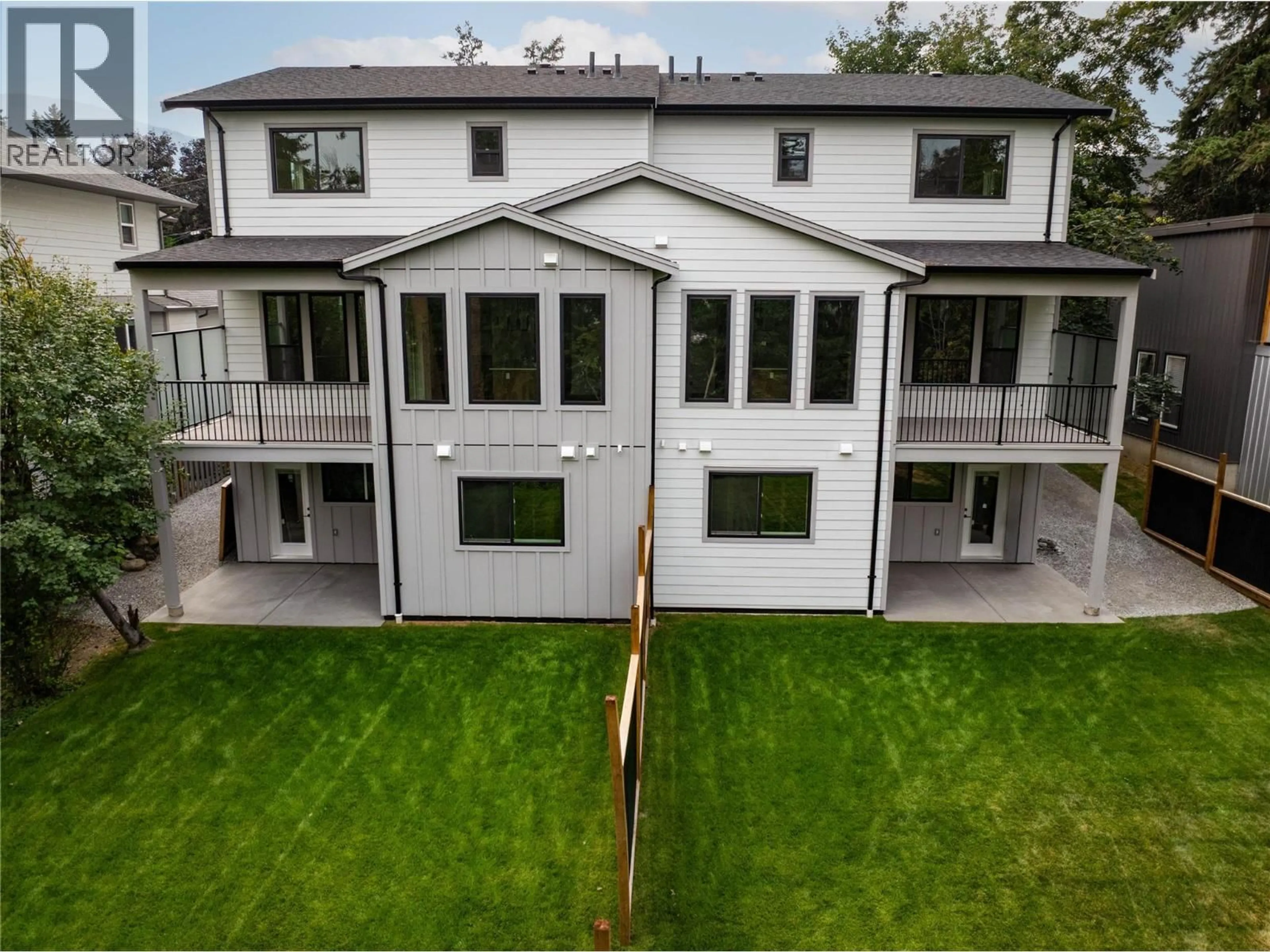 A pic from outside/outdoor area/front of a property/back of a property/a pic from drone, building for 101 - 3630 SAGE AVENUE, Armstrong British Columbia V4Y0J2