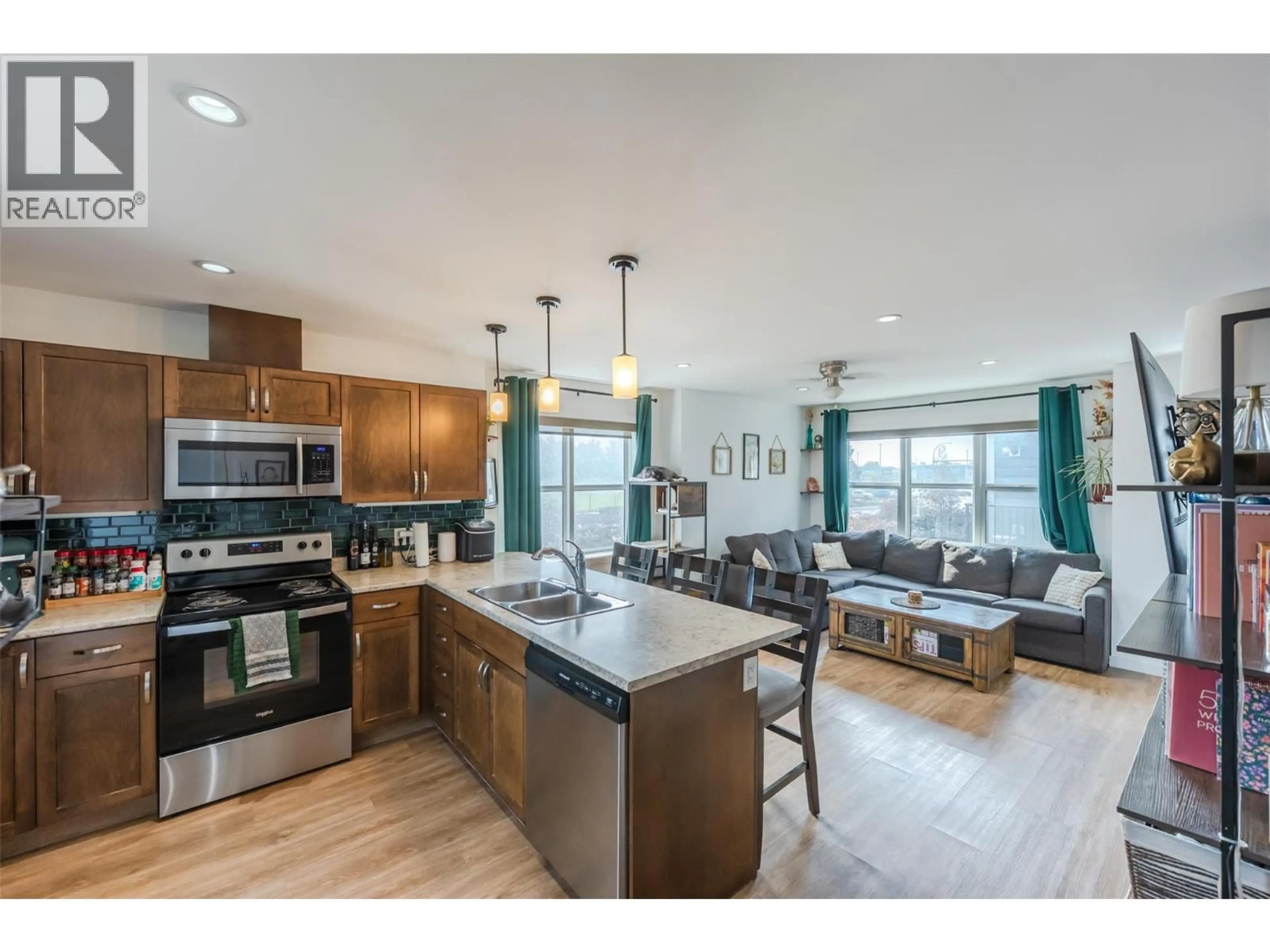 Open concept kitchen, wood/laminate floor for 102 - 707 REVELSTOKE AVENUE, Penticton British Columbia V2A2J1