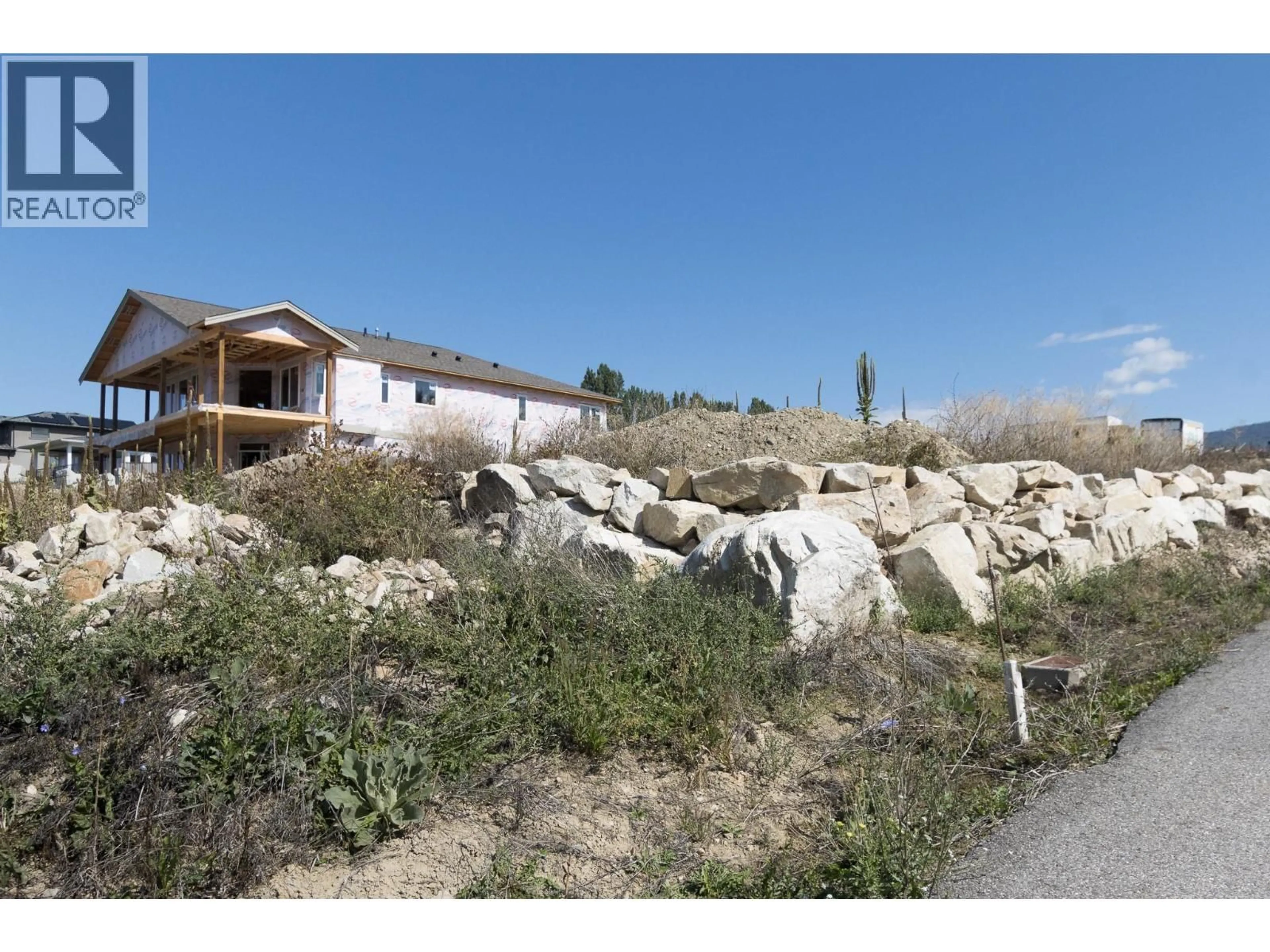 A pic from outside/outdoor area/front of a property/back of a property/a pic from drone, mountain view for 4160 20 STREET NORTHEAST, Salmon Arm British Columbia V1E2A3