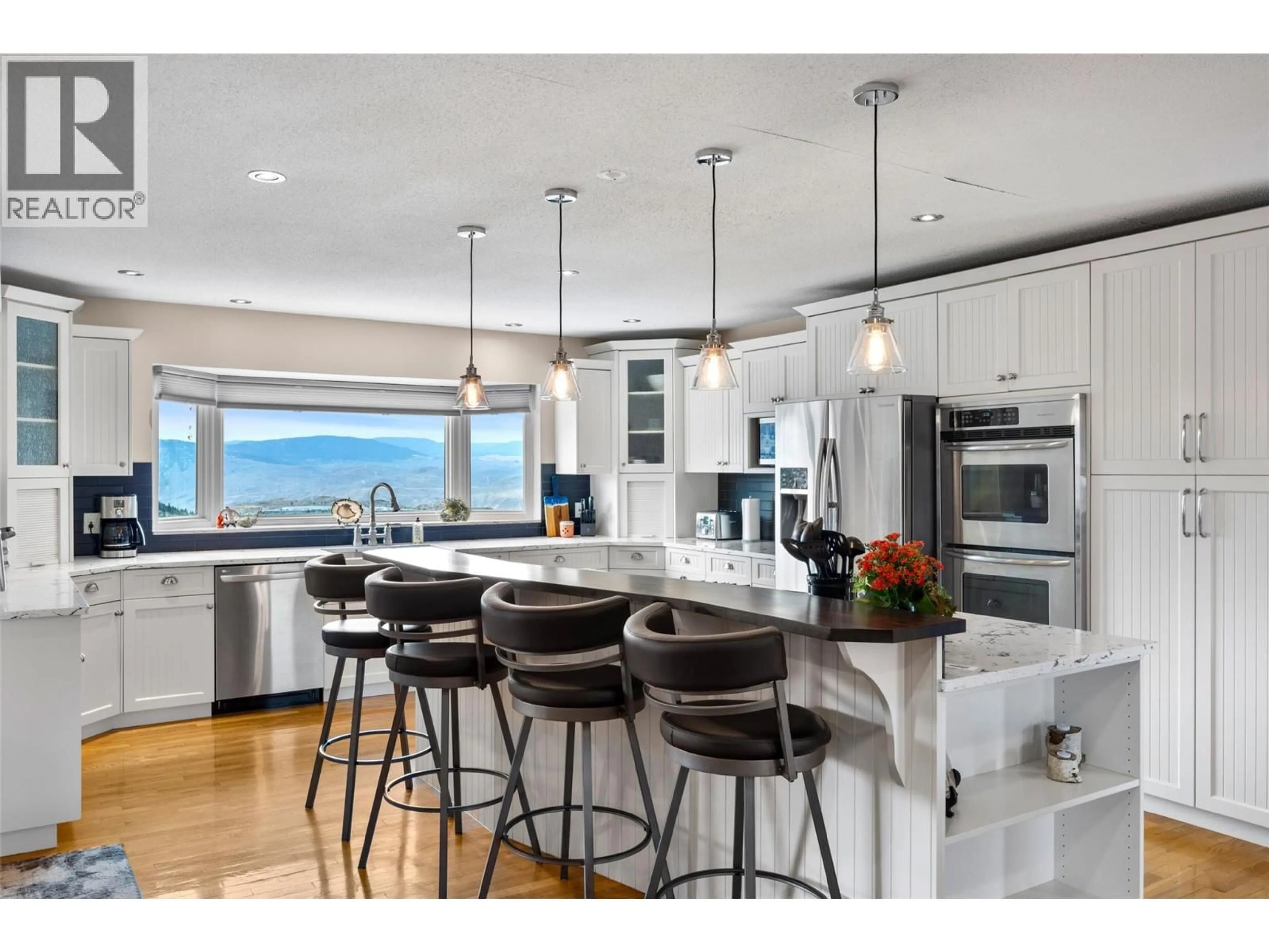Open concept kitchen, unknown for 1908 GLENCOE PLACE, Kamloops British Columbia V2E1K5