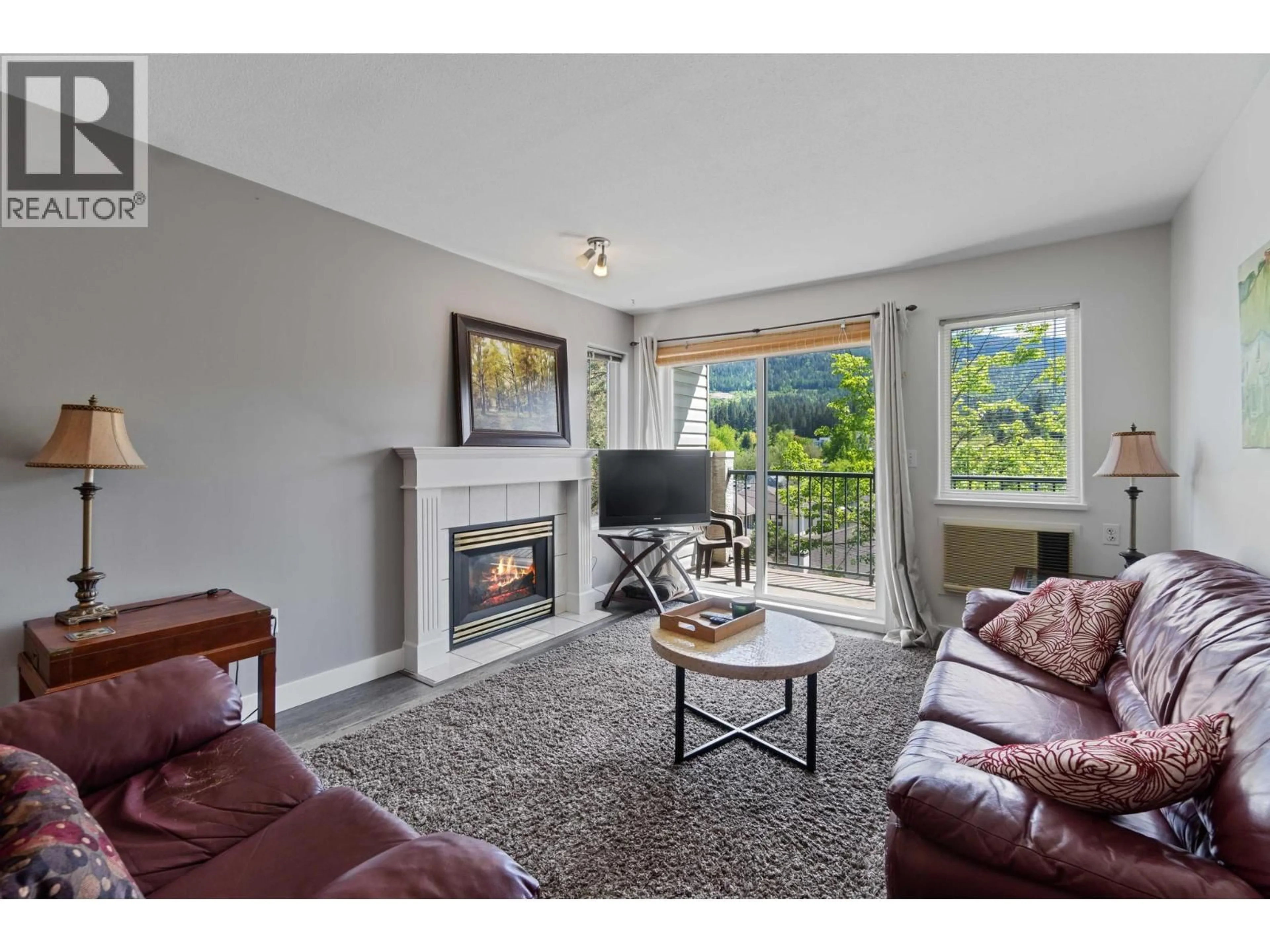 Living room with furniture, wood/laminate floor for 207 - 650 3 STREET, Salmon Arm British Columbia v1e2z7