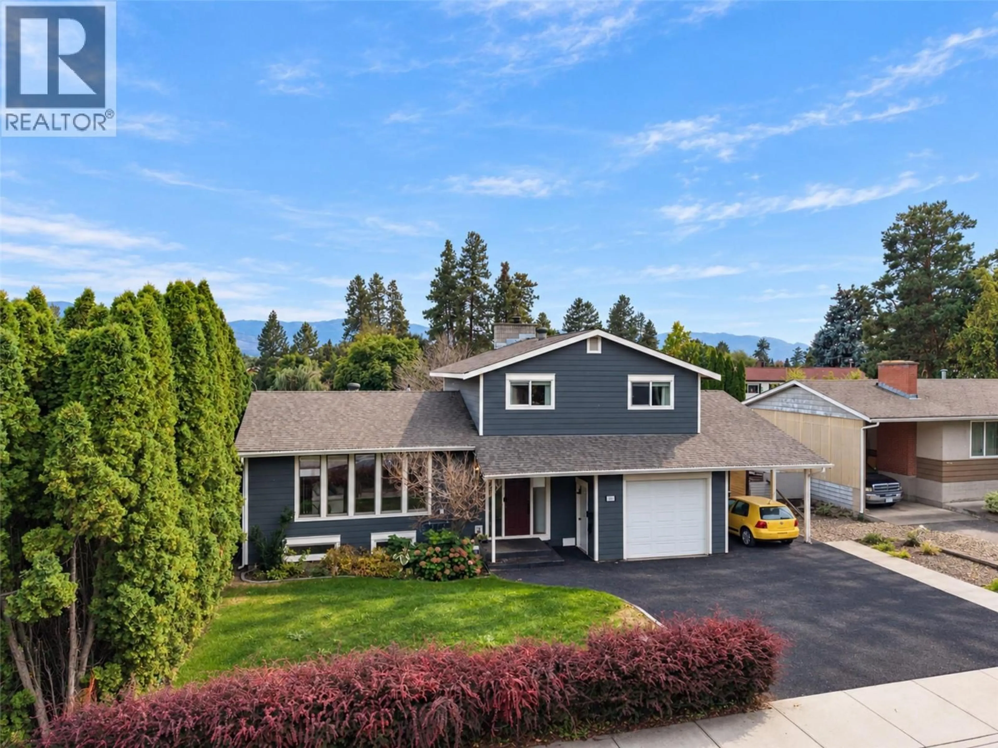 Home with vinyl exterior material, street for 1859-1861 MOUNTAIN AVENUE, Kelowna British Columbia V1Y7J4