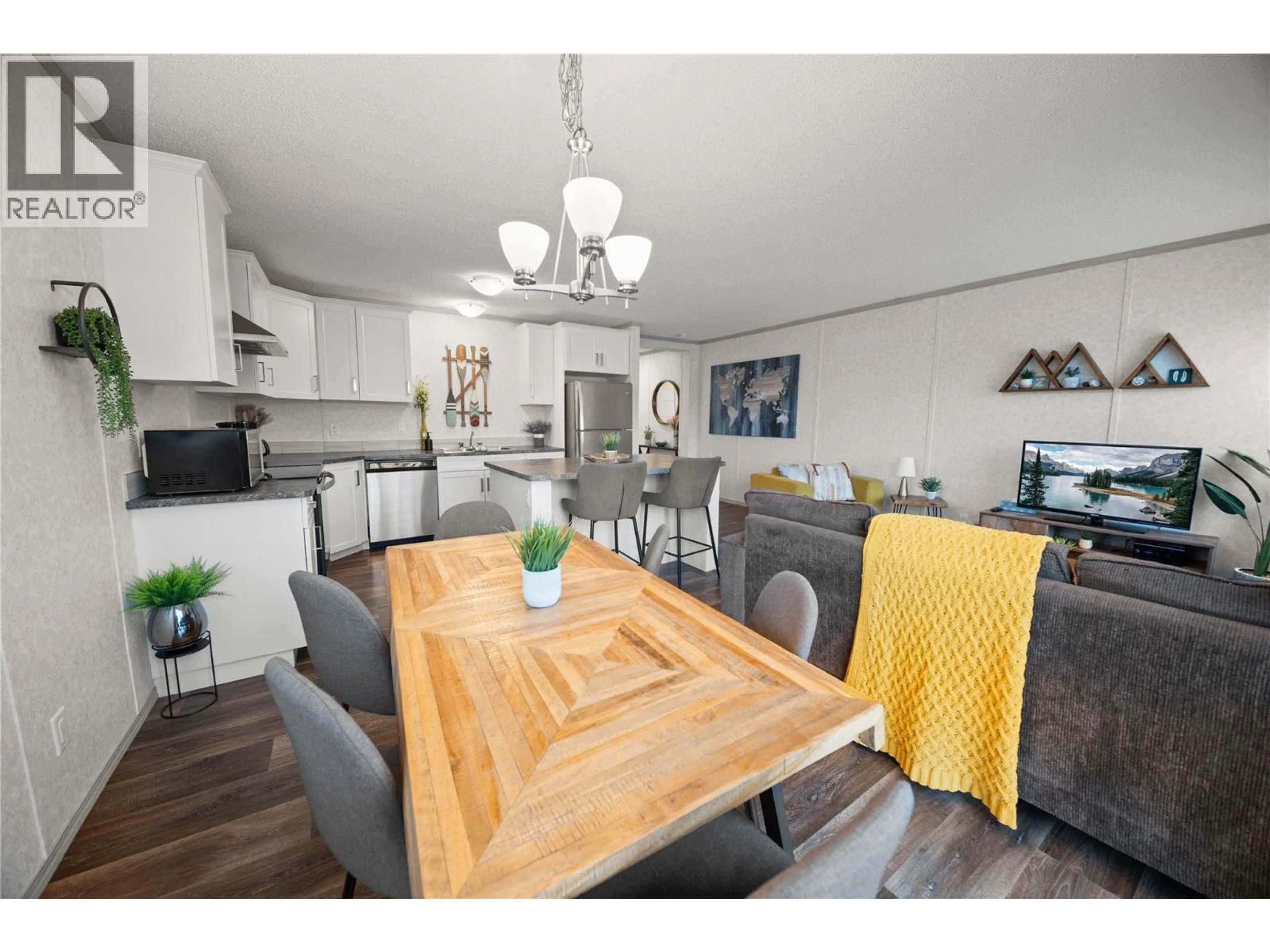 Open concept kitchen, wood/laminate floor for 8 - 2145 WESTSIDE PARK DRIVE, Invermere British Columbia V0A1K4