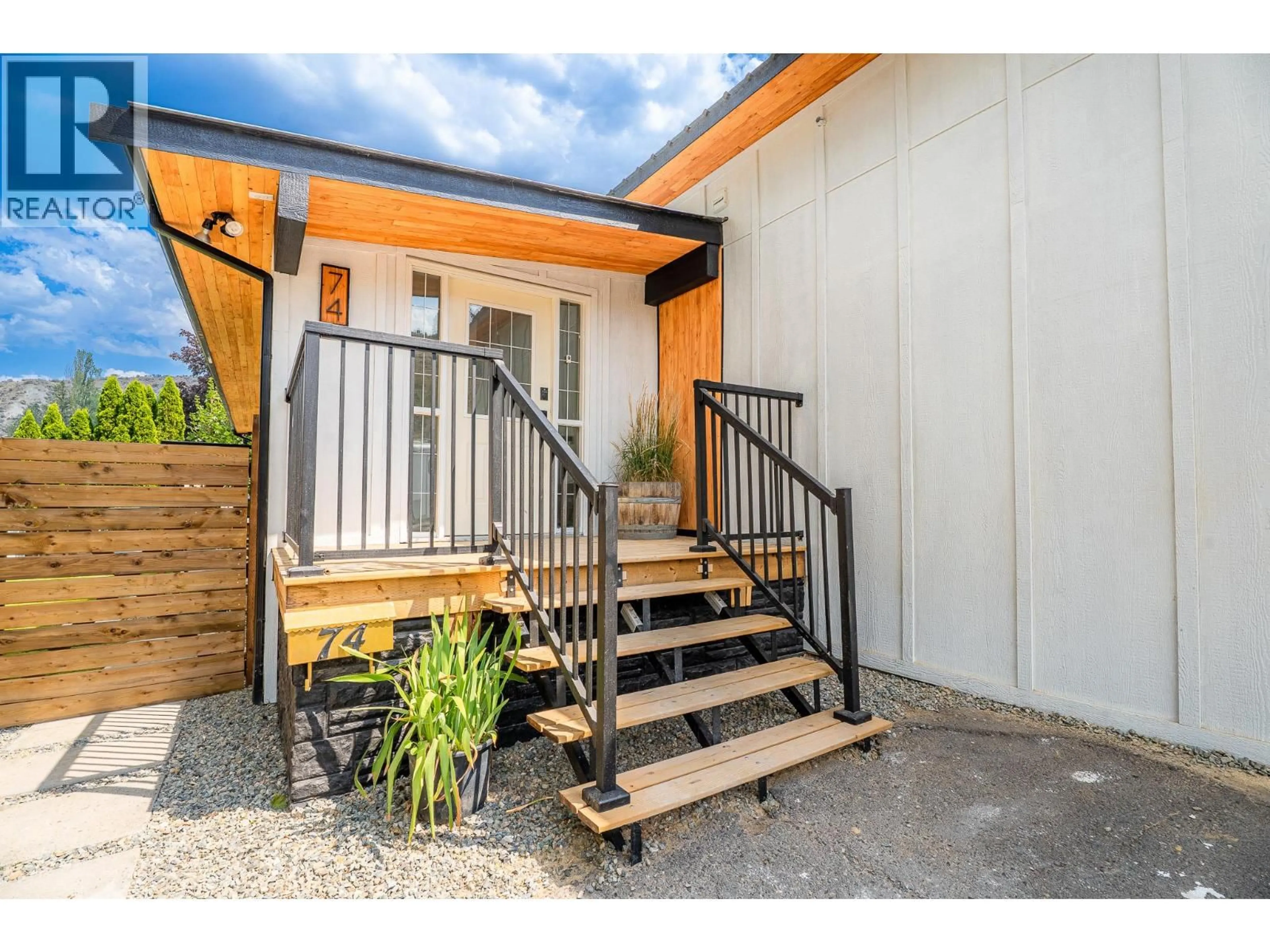 Indoor entryway for 74 - 1175 ROSE HILL ROAD, Kamloops British Columbia V2B0B6