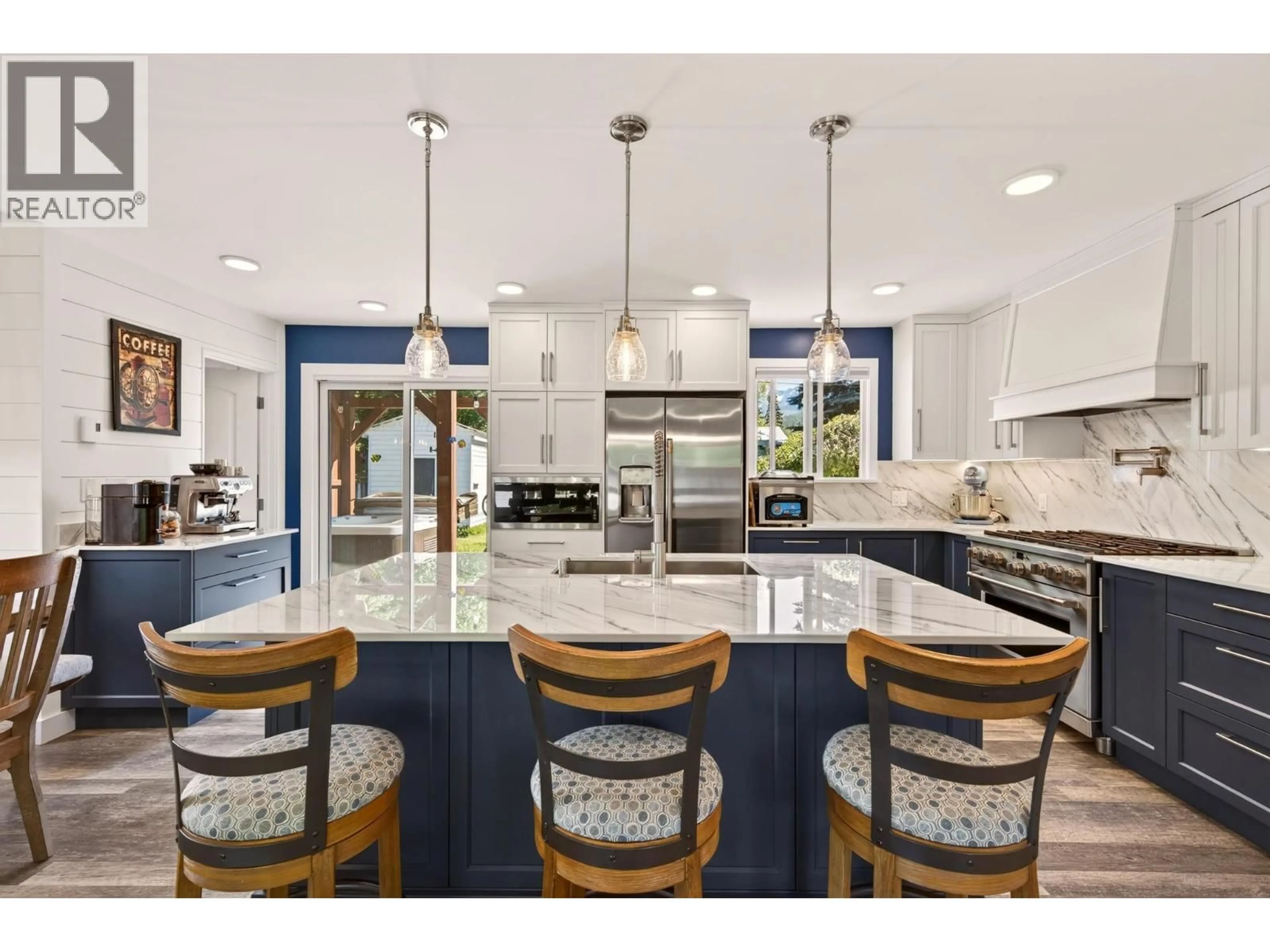Open concept kitchen, ceramic/tile floor for 506 5TH STREET, Golden British Columbia V0A1H0