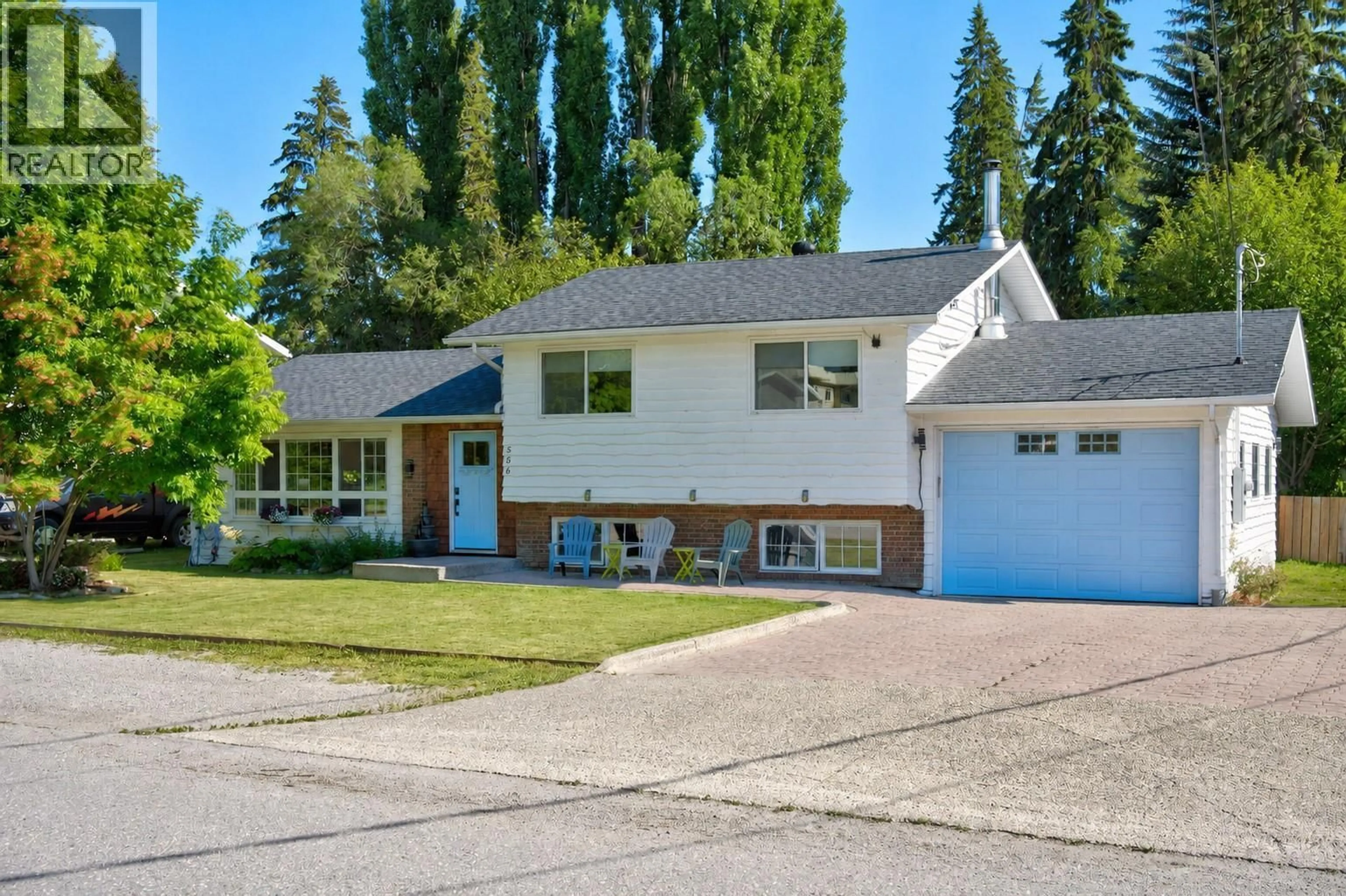 Home with vinyl exterior material, street for 506 5TH STREET, Golden British Columbia V0A1H0