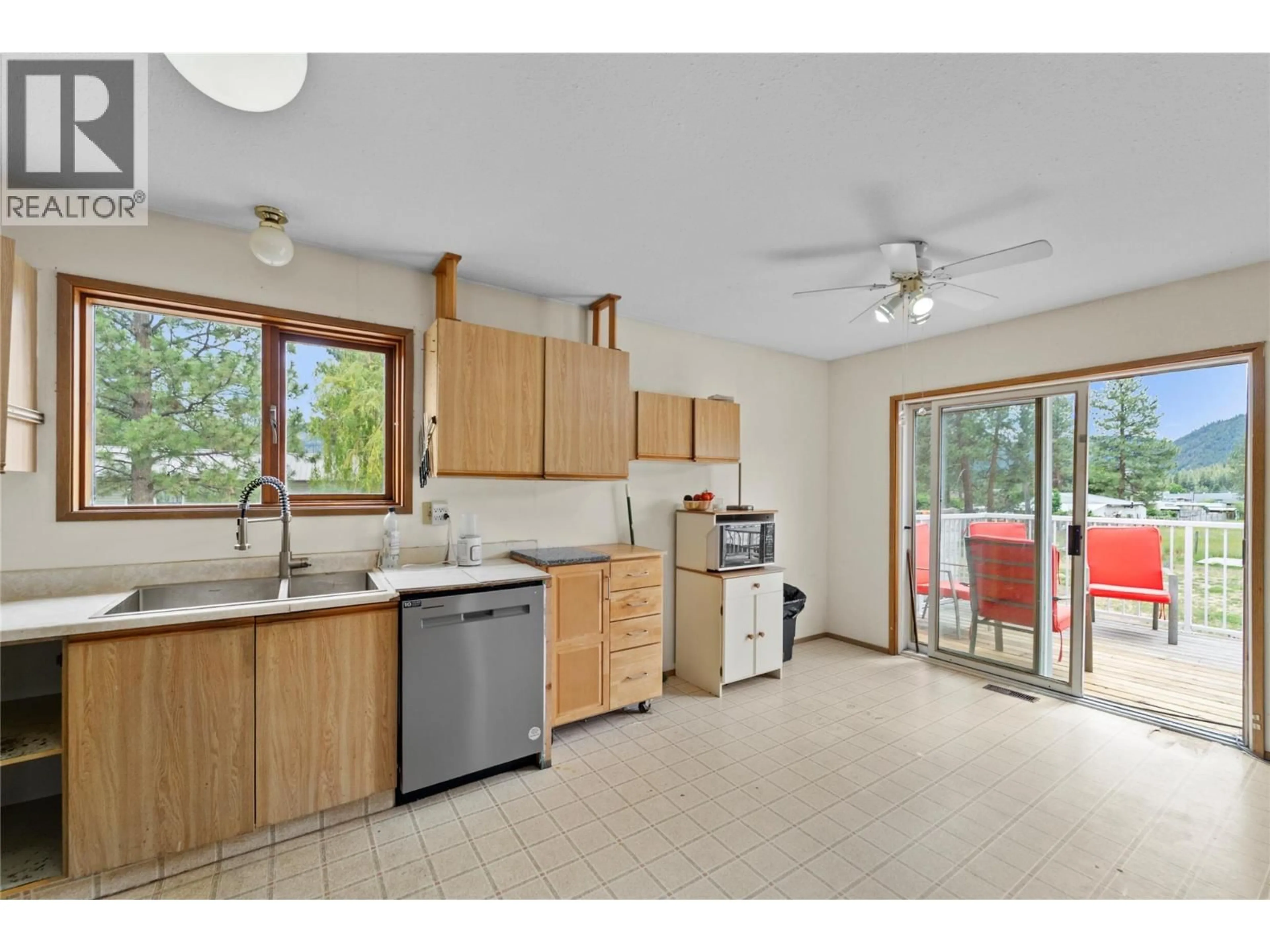 Standard kitchen, unknown for 462 DODDING AVENUE, Merritt British Columbia V0K1Y0