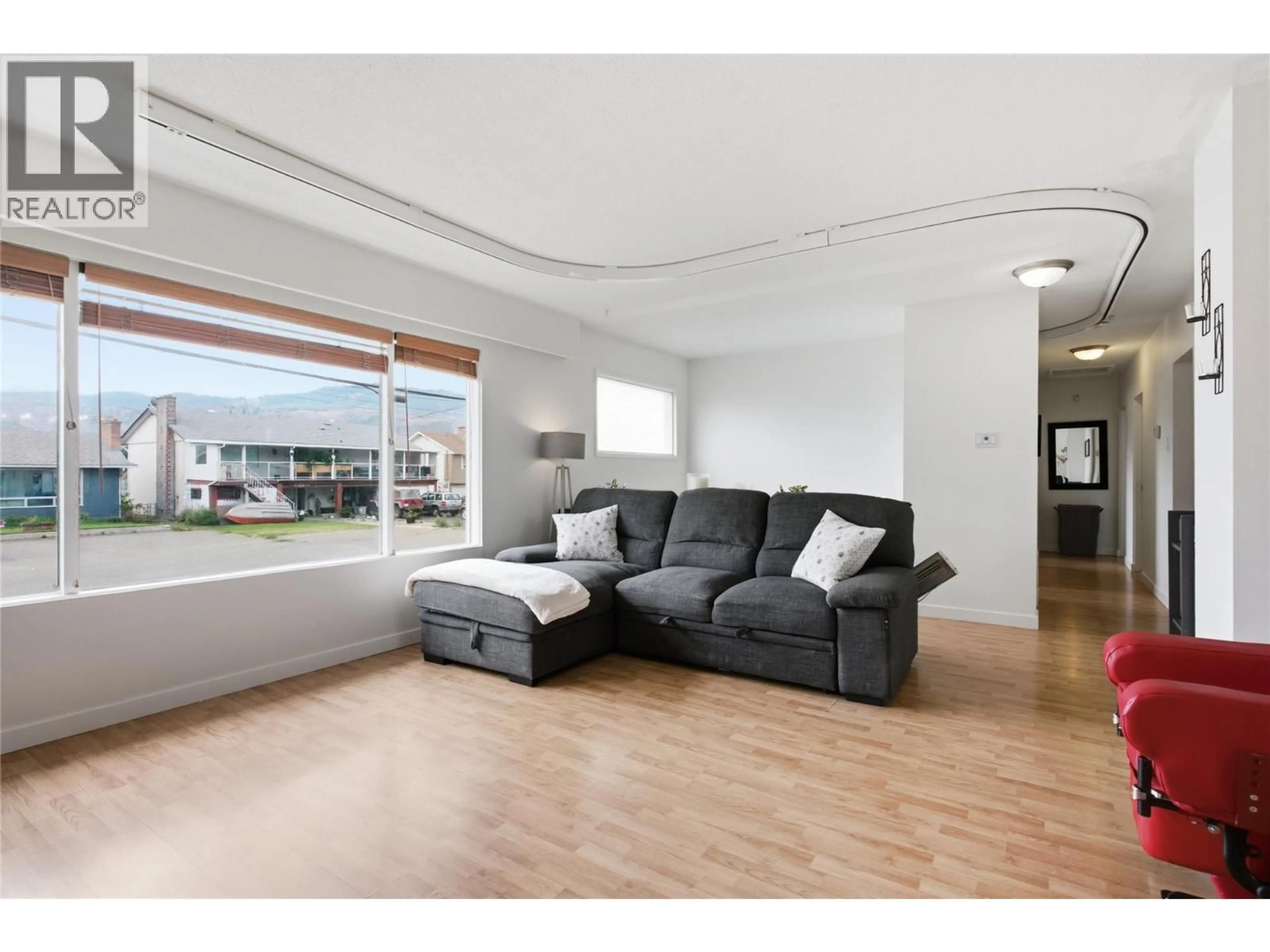 Living room with furniture, unknown for 908 RENFREW AVENUE, Kamloops British Columbia V2B3X5