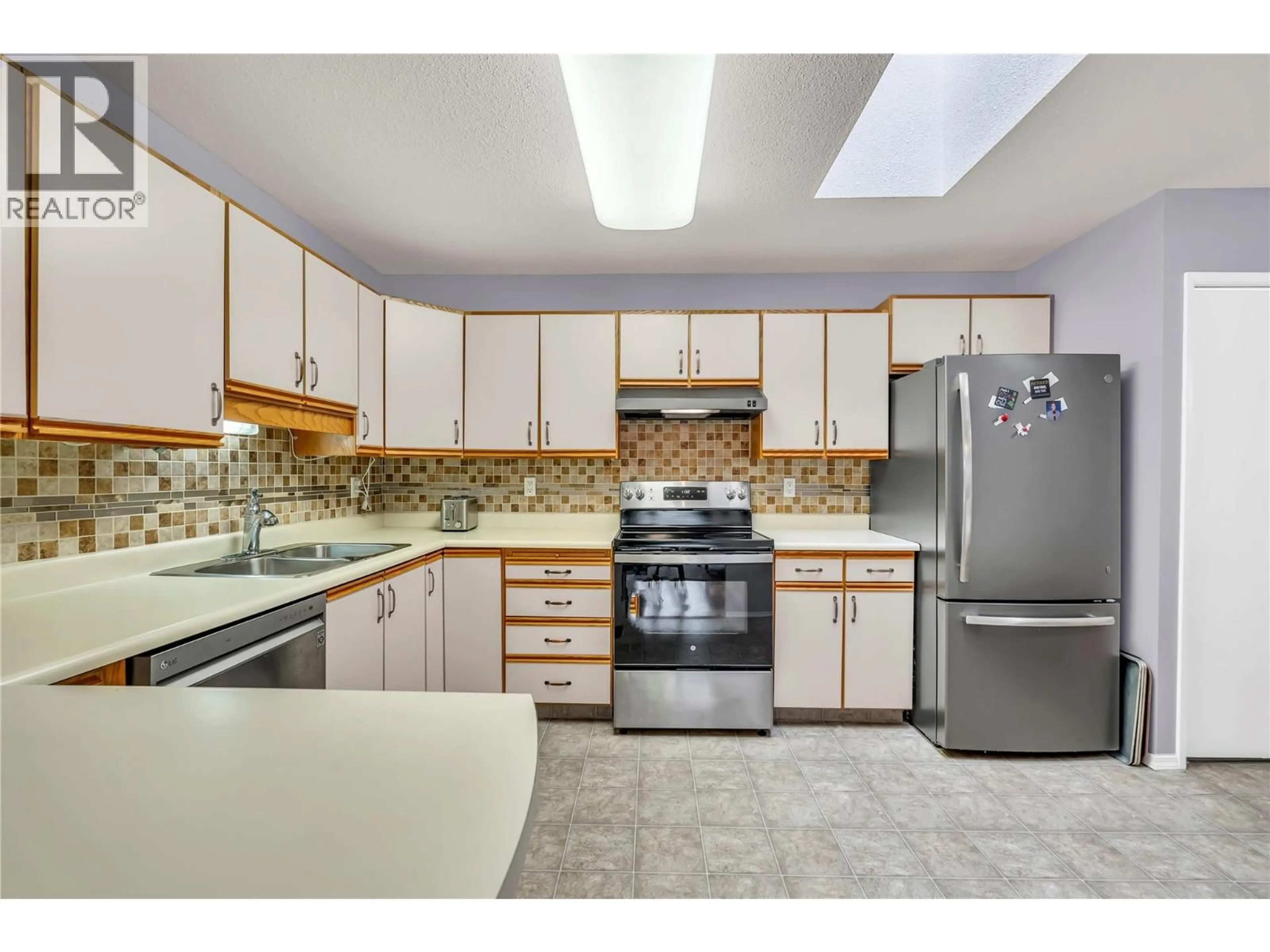 Standard kitchen, ceramic/tile floor for 402 - 272 GREEN AVENUE WEST, Penticton British Columbia V2A3T2