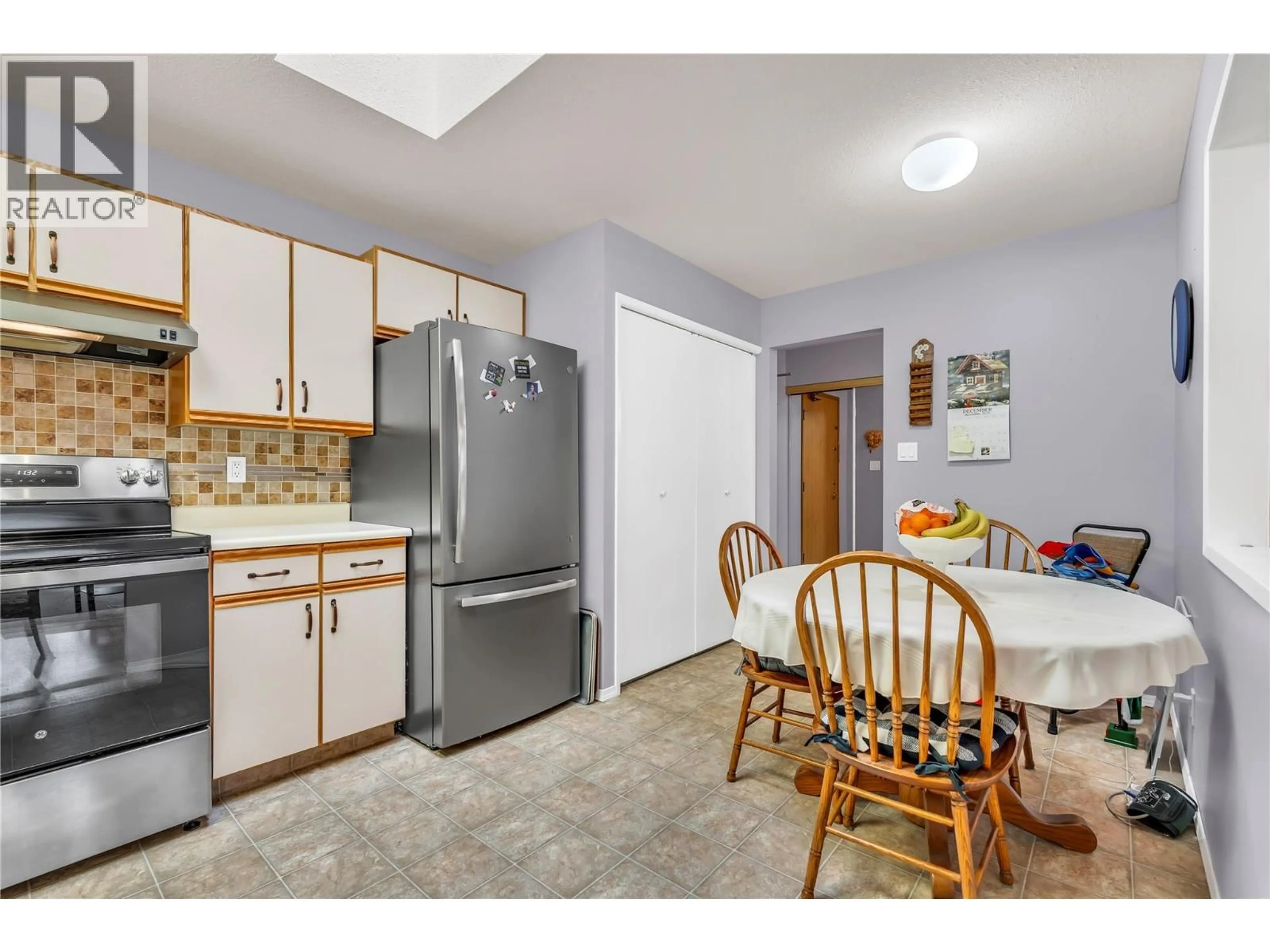 Standard kitchen, unknown for 402 - 272 GREEN AVENUE WEST, Penticton British Columbia V2A3T2