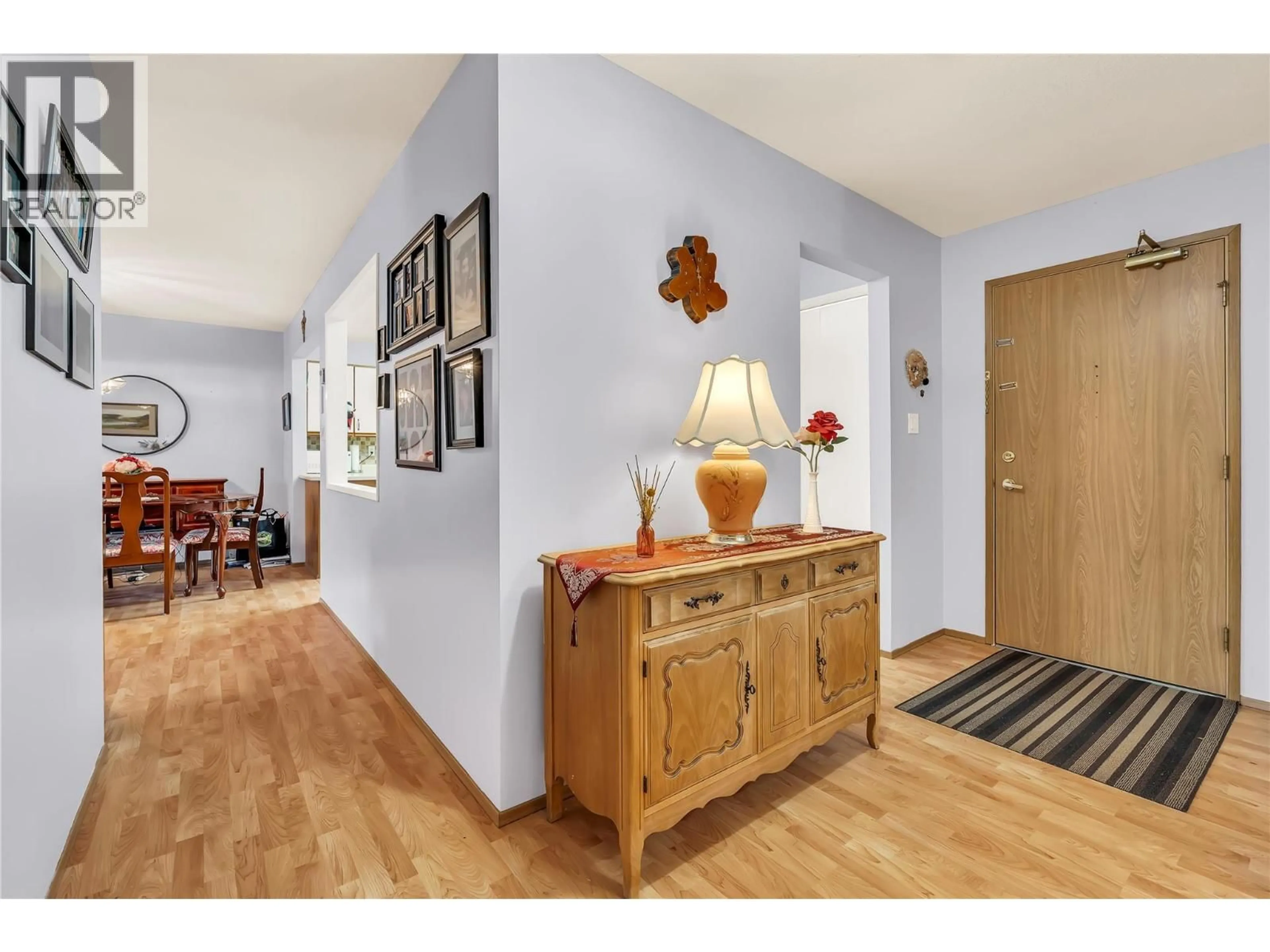 Indoor entryway for 402 - 272 GREEN AVENUE WEST, Penticton British Columbia V2A3T2