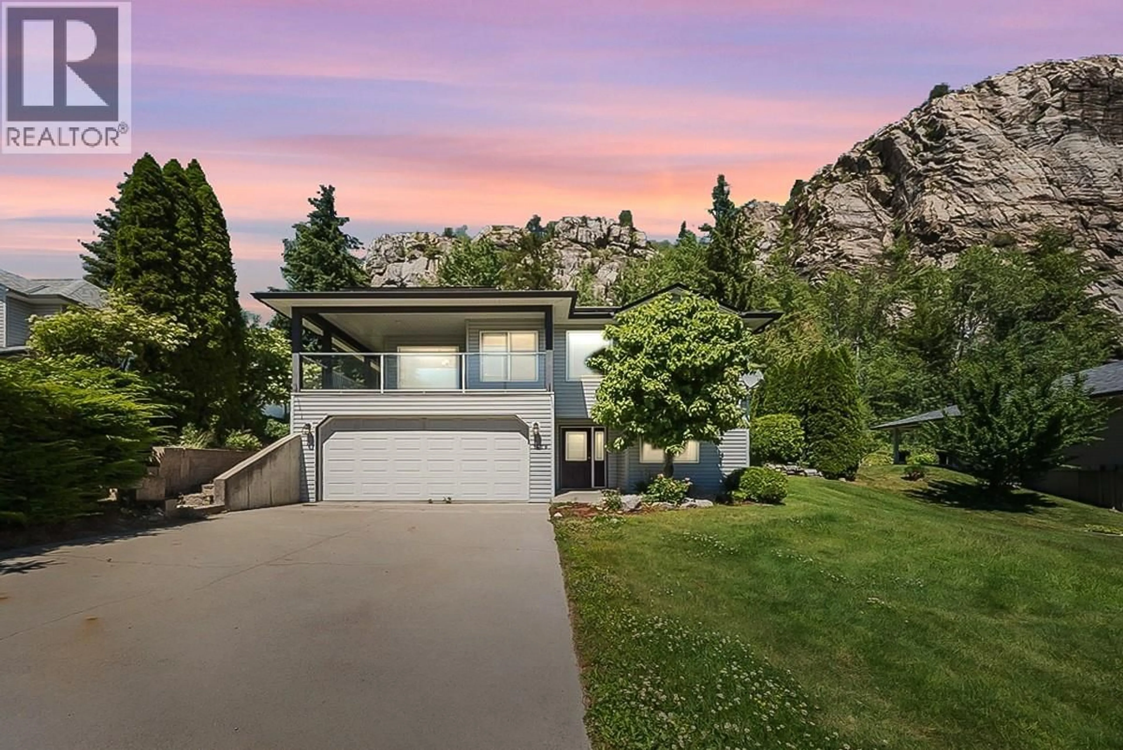 A pic from outside/outdoor area/front of a property/back of a property/a pic from drone, mountain view for 1479 37TH STREET, Castlegar British Columbia V1N4J5