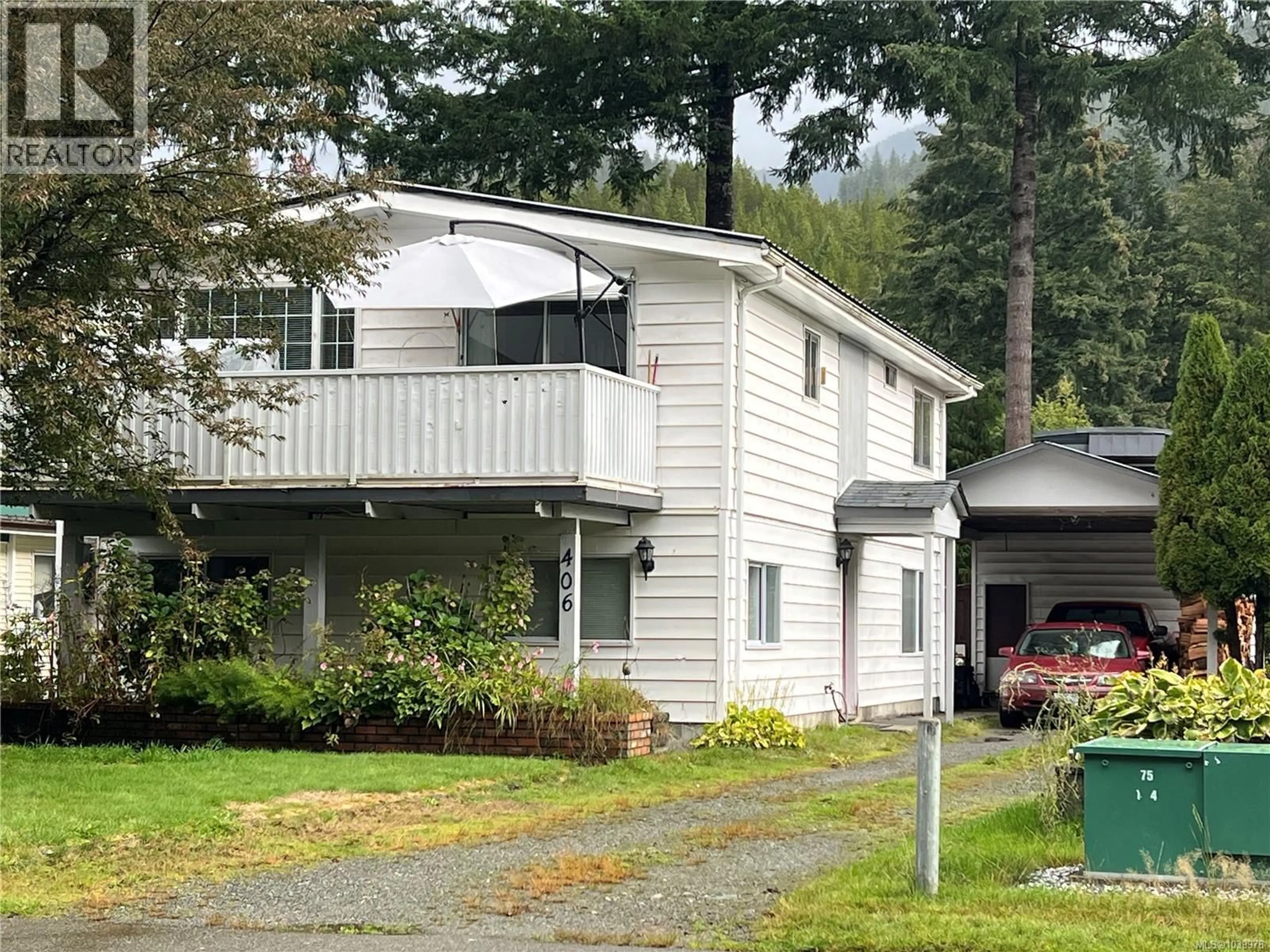 Home with vinyl exterior material, street for 406 MATCHLEE DRIVE, Gold River British Columbia V0R1G0