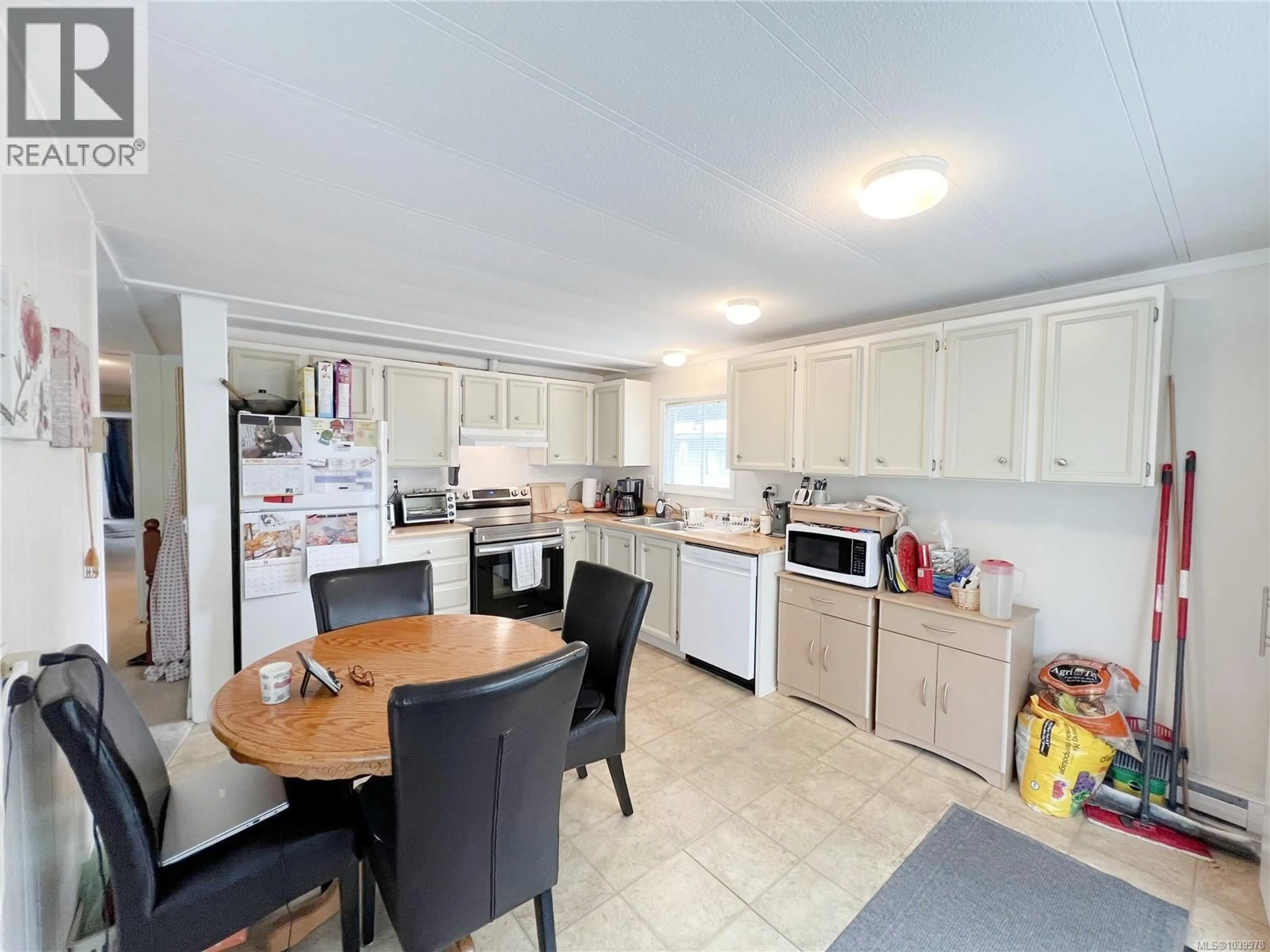Open concept kitchen, unknown for 406 MATCHLEE DRIVE, Gold River British Columbia V0R1G0