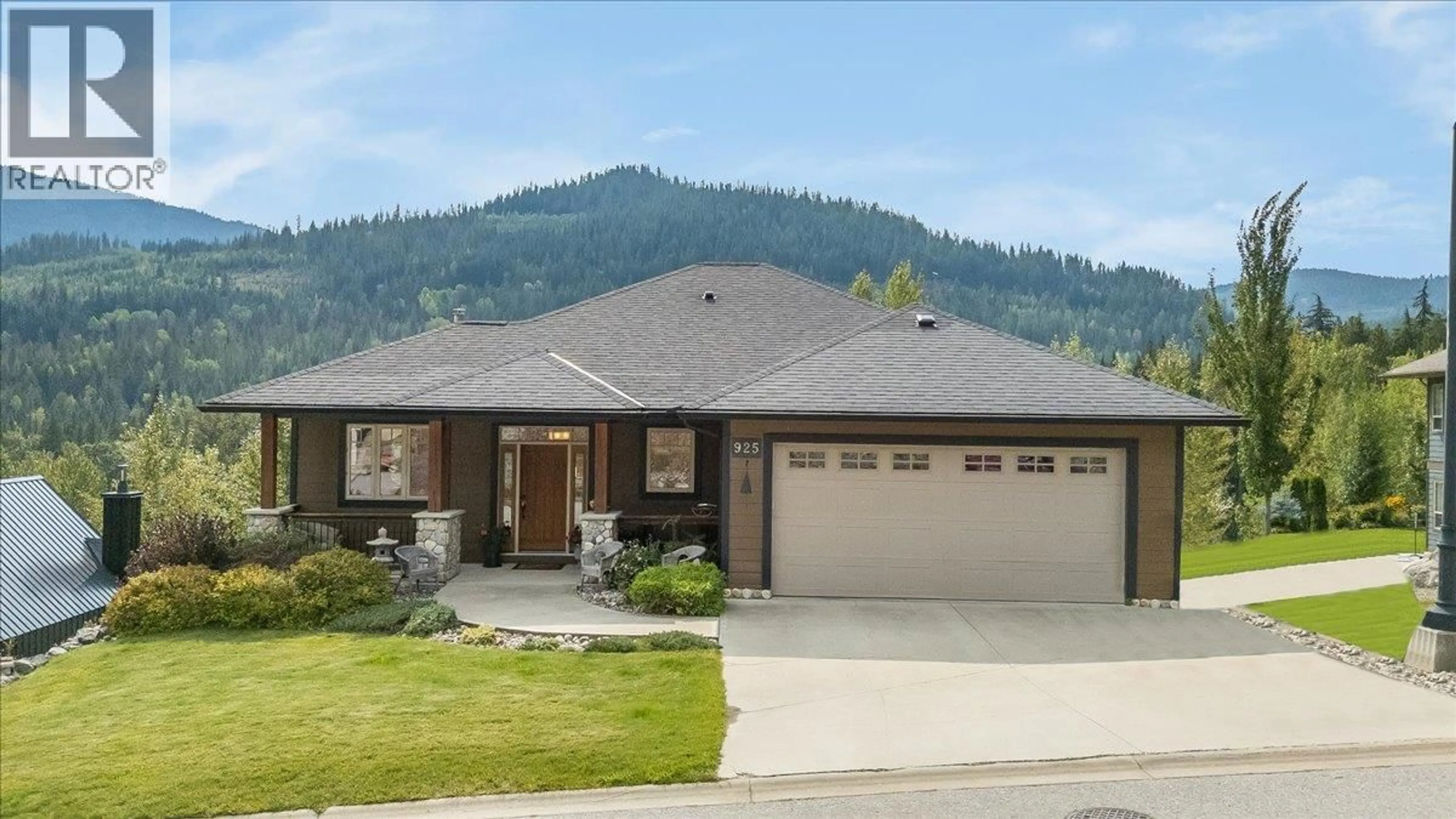 Home with vinyl exterior material, mountain view for 925 REDSTONE DRIVE, Rossland British Columbia V0G1Y0