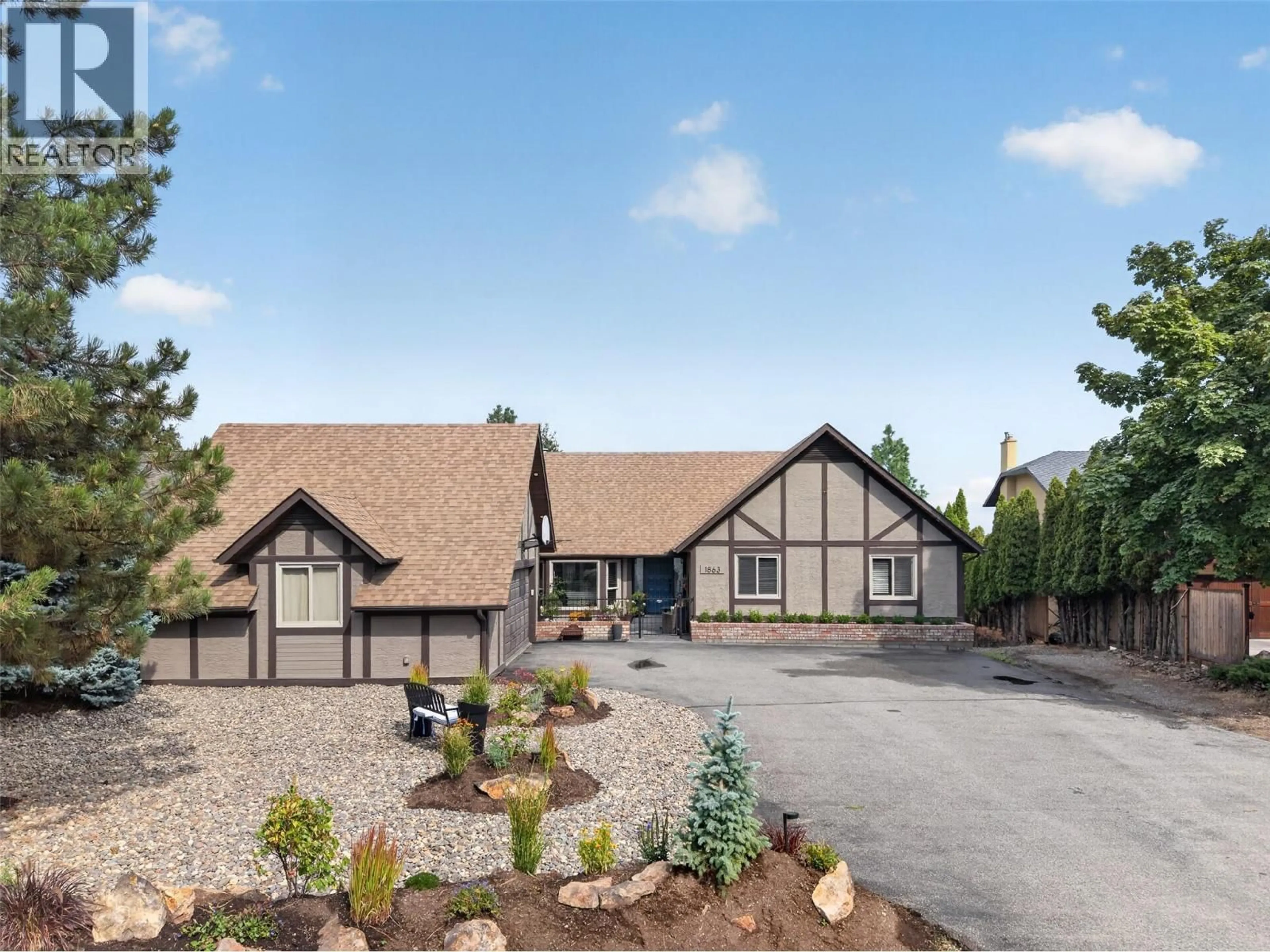 Home with vinyl exterior material, mountain view for 1863 HORIZON DRIVE, West Kelowna British Columbia V1Z3E4