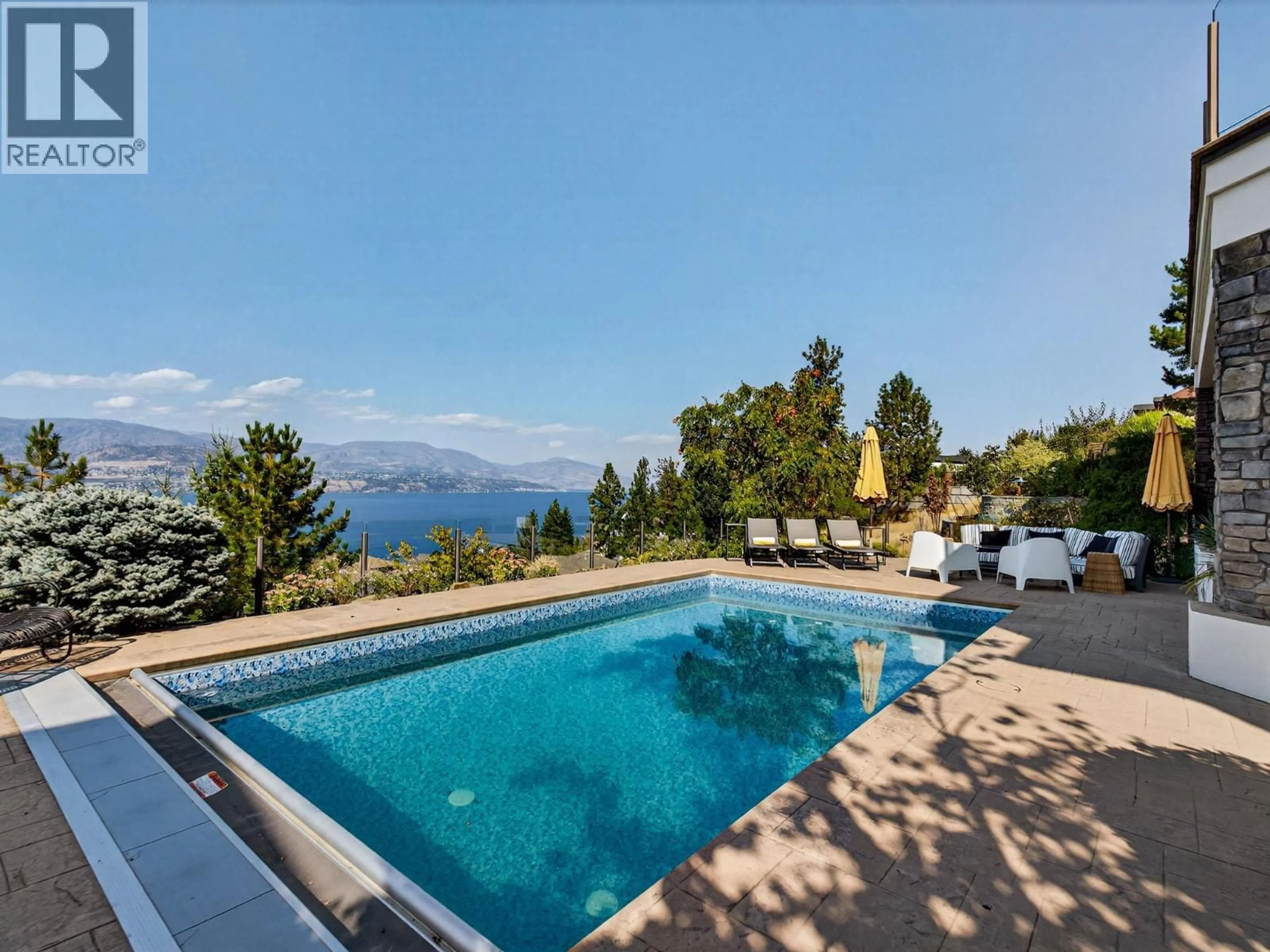 Pool for 390 OKAVIEW ROAD, Kelowna British Columbia V1W4K3