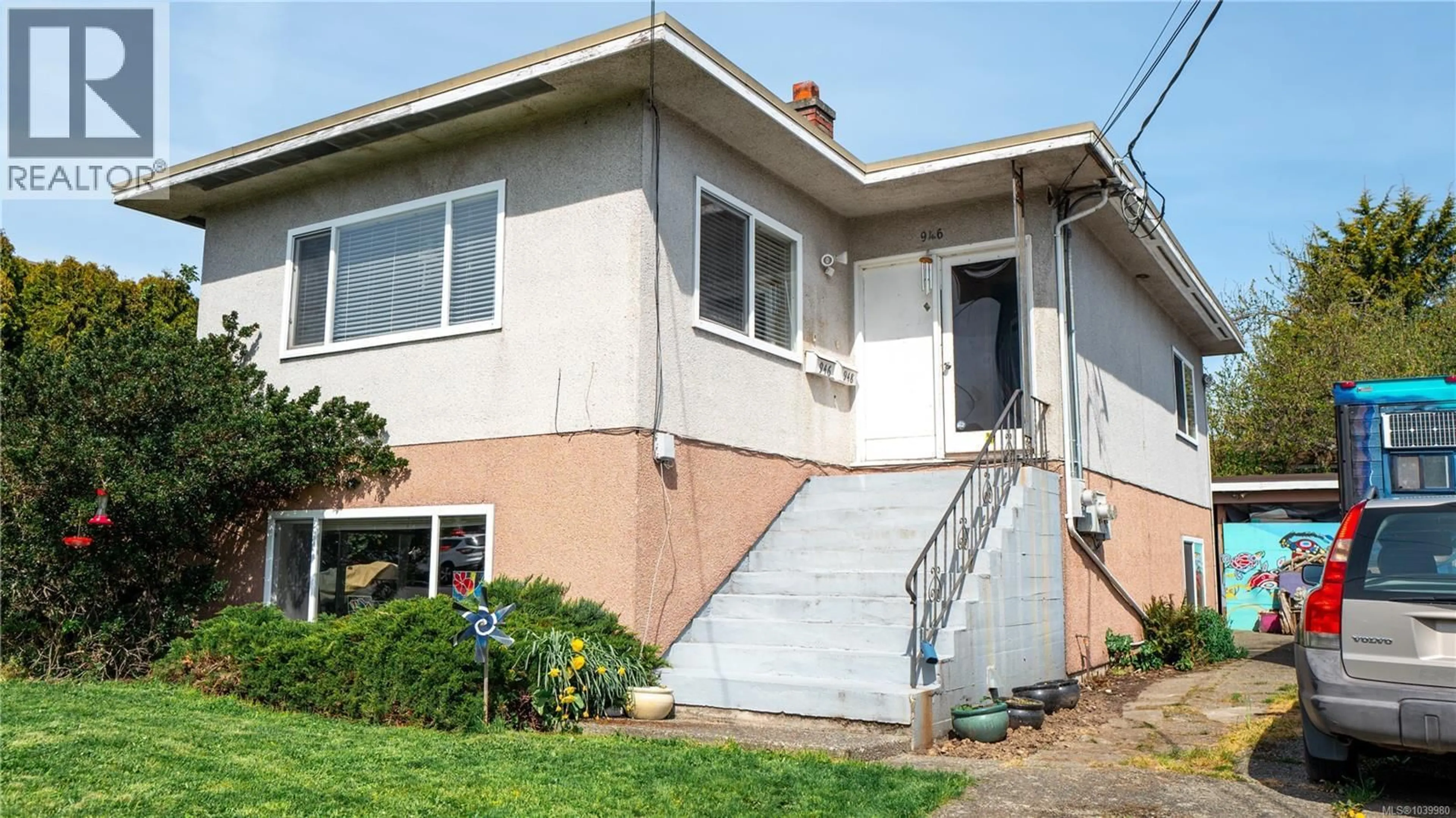 Home with vinyl exterior material, street for 946/948 ELLERY STREET, Esquimalt British Columbia V9A4S1