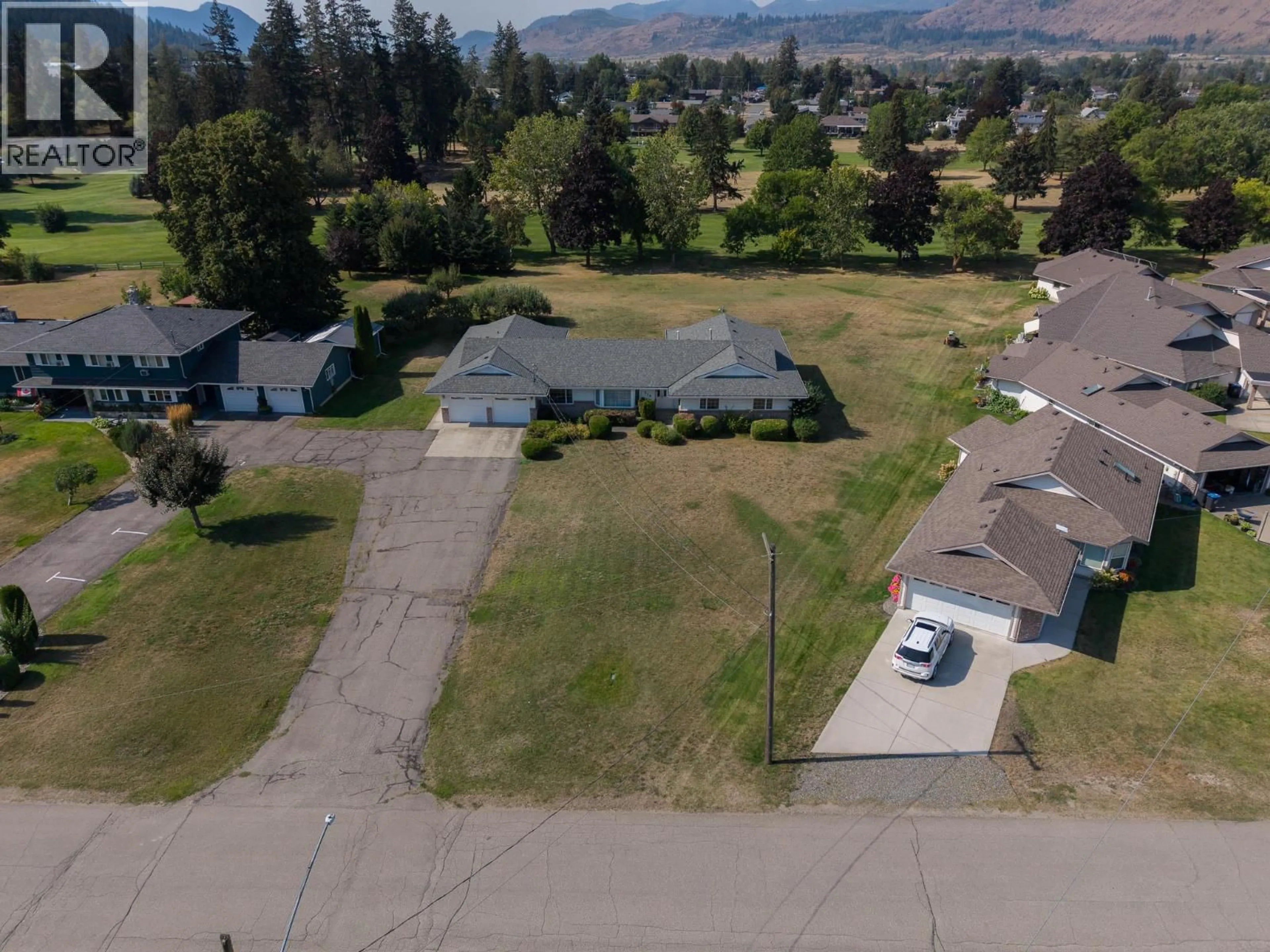 A pic from outside/outdoor area/front of a property/back of a property/a pic from drone, mountain view for 310 ARBUTUS STREET, Chase British Columbia V0E1M0