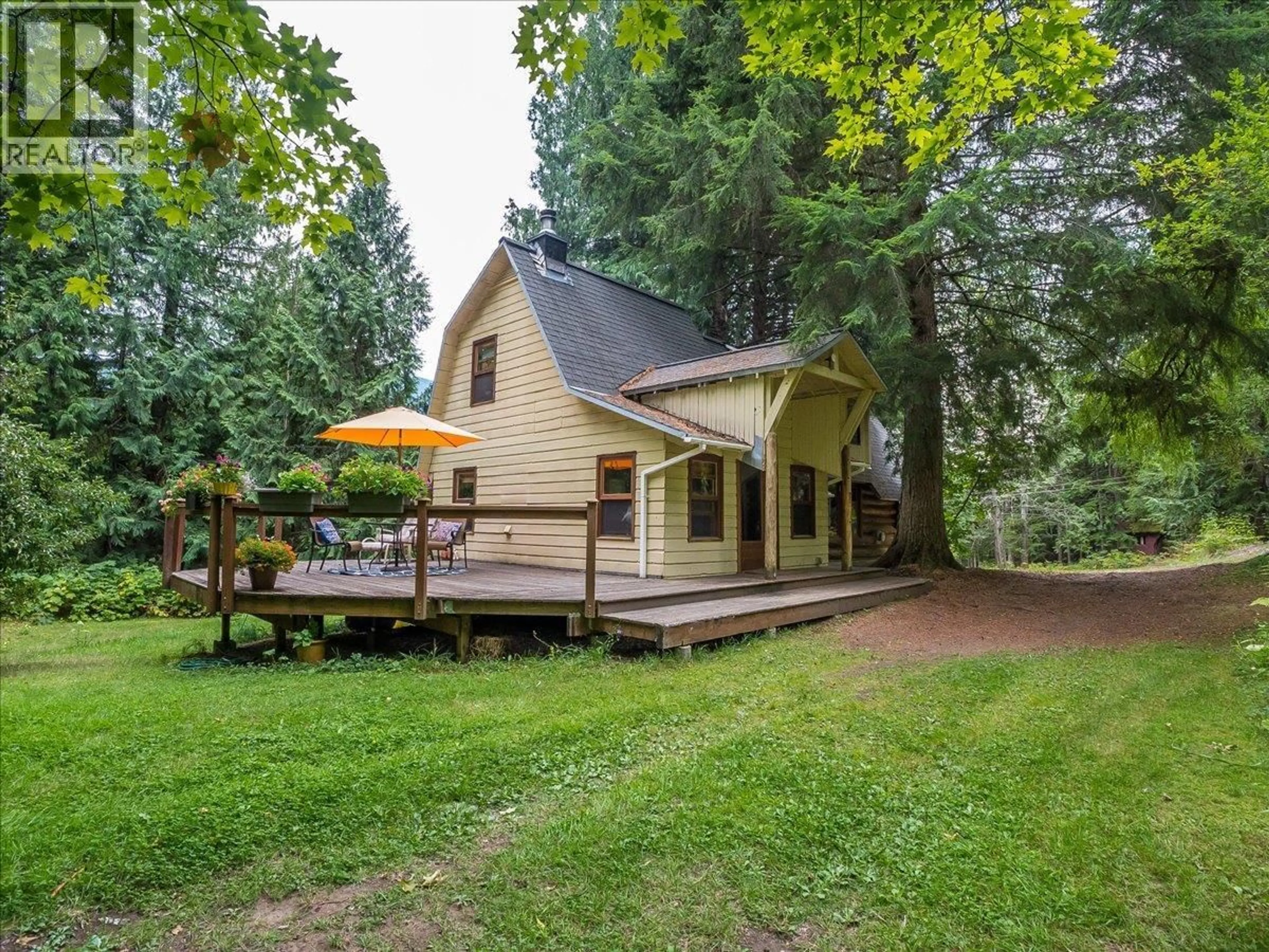 A pic from outside/outdoor area/front of a property/back of a property/a pic from drone, unknown for 7720 AVIS ROAD, Winlaw British Columbia V0G2J0