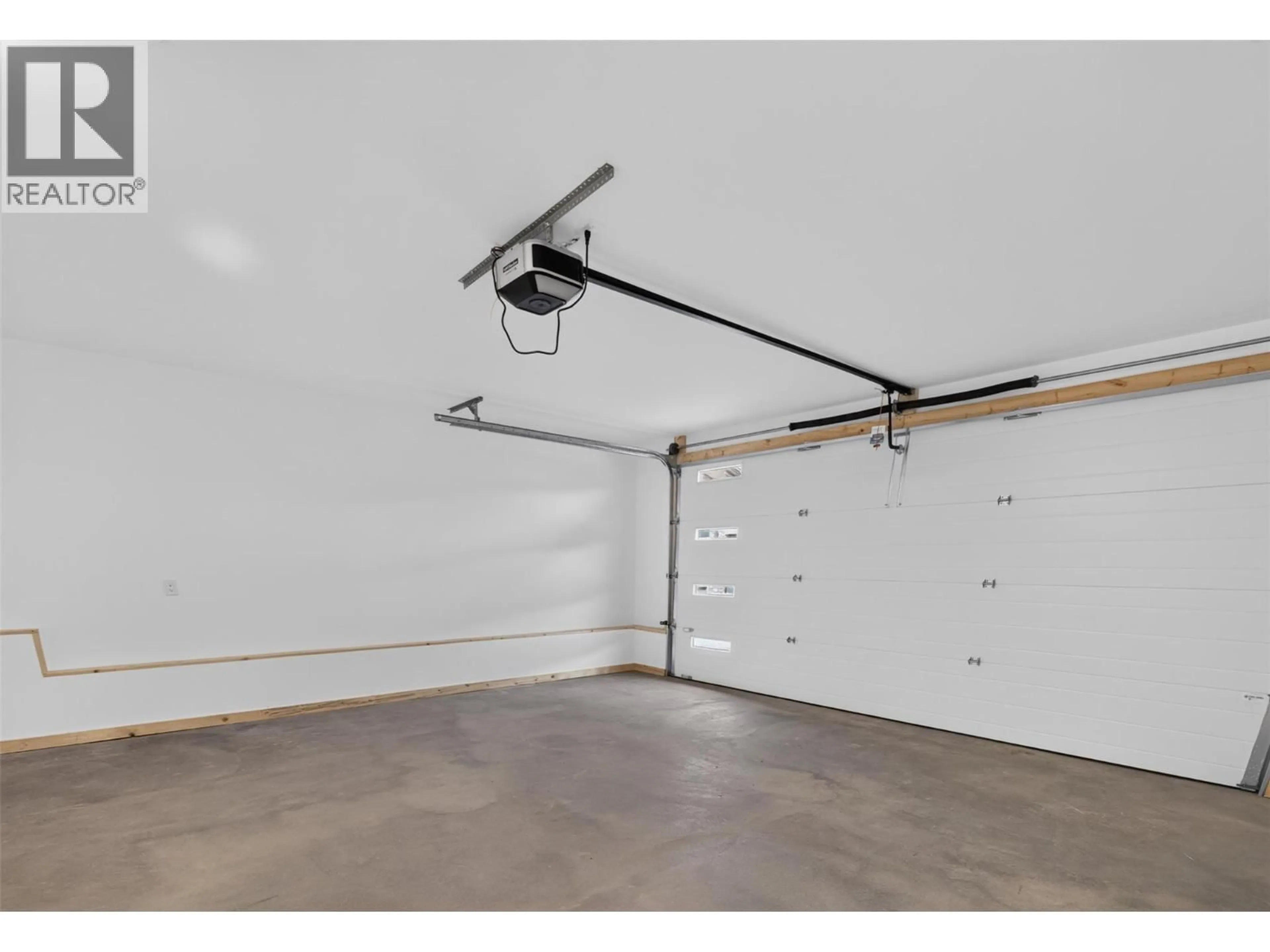 Indoor garage for 51 - 4926 TIMBER RIDGE ROAD, Windermere British Columbia V0A1K3