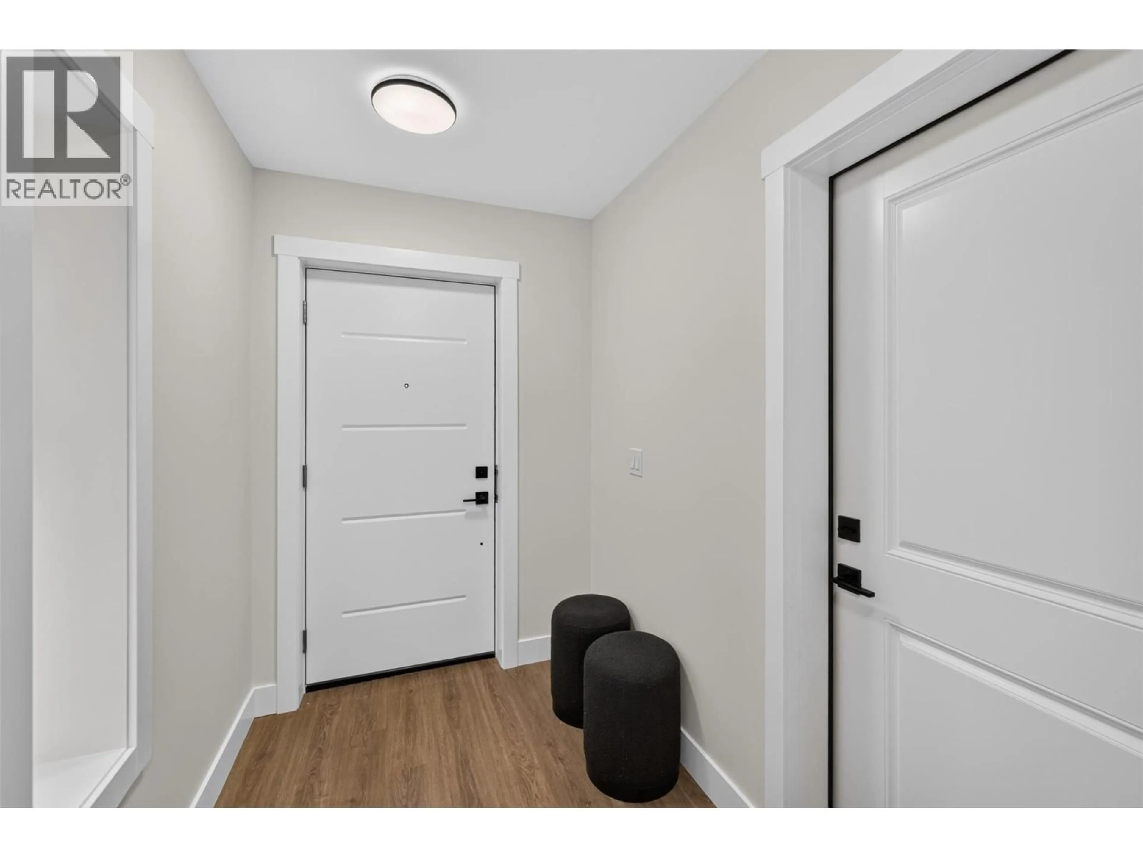 Indoor entryway for 53 - 4926 TIMBER RIDGE ROAD, Windermere British Columbia V0A1K3