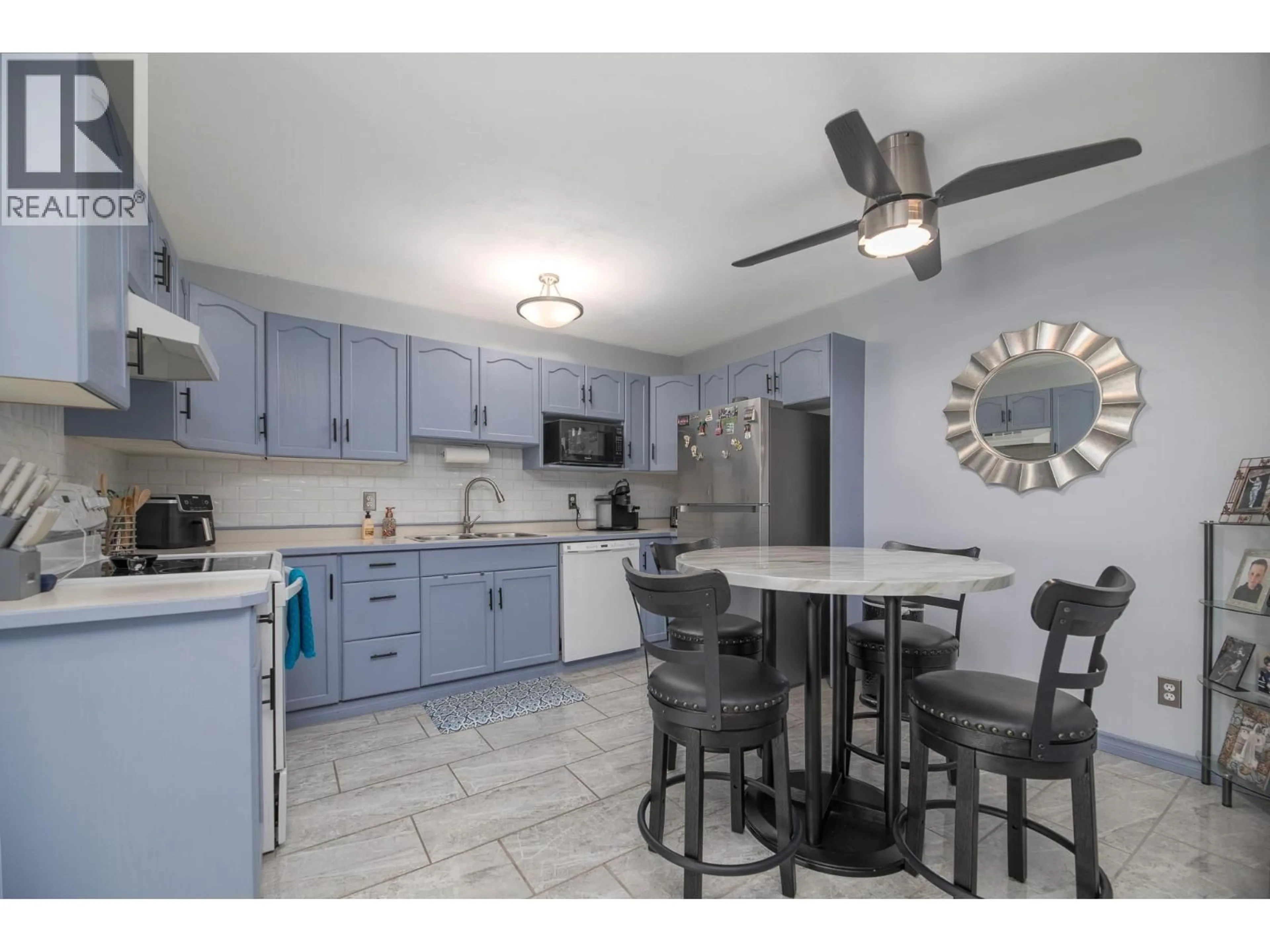 Open concept kitchen, ceramic/tile floor for 204 - 865 MAIN STREET, Penticton British Columbia V2A5E3