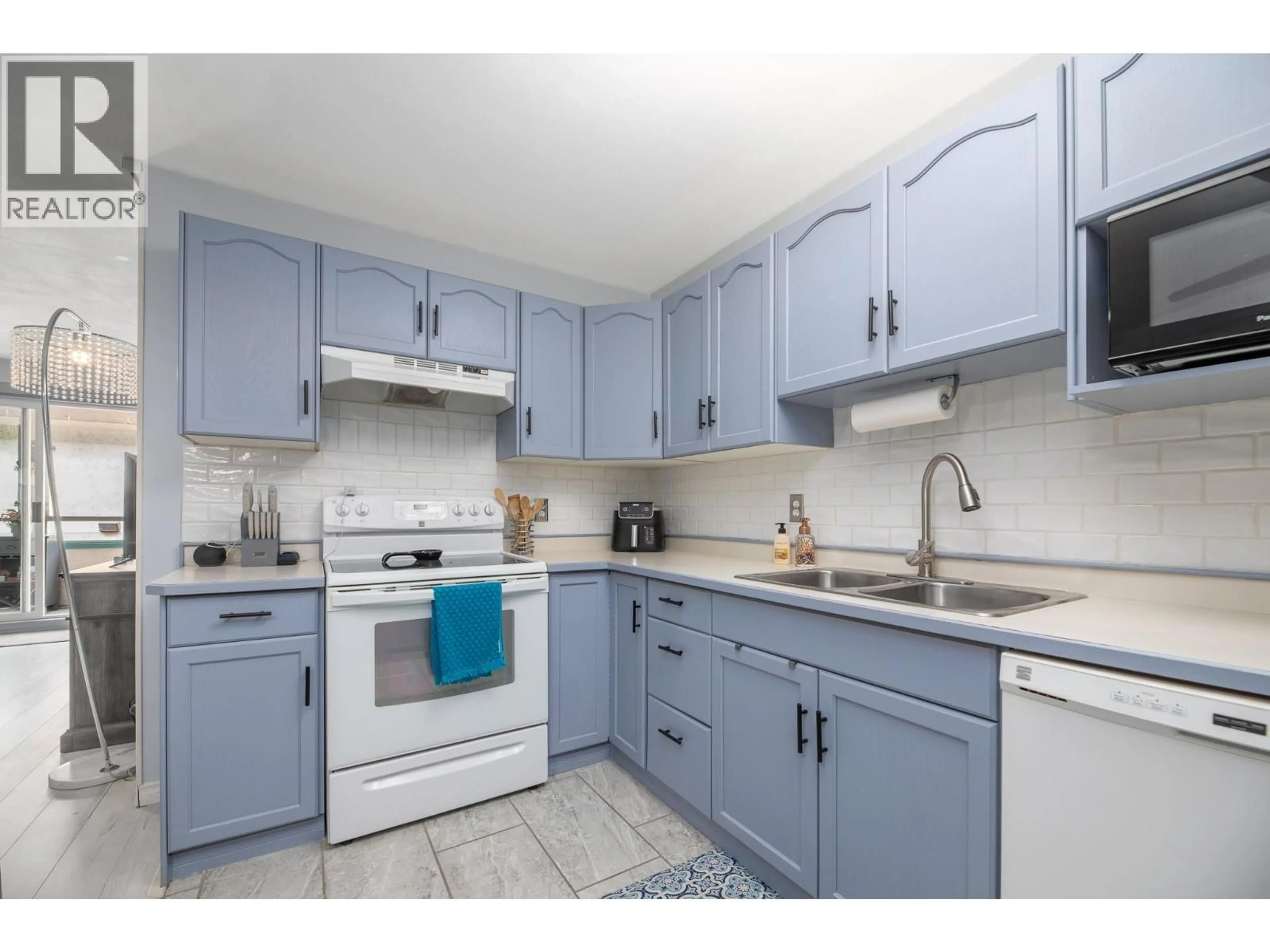 Standard kitchen, ceramic/tile floor for 204 - 865 MAIN STREET, Penticton British Columbia V2A5E3