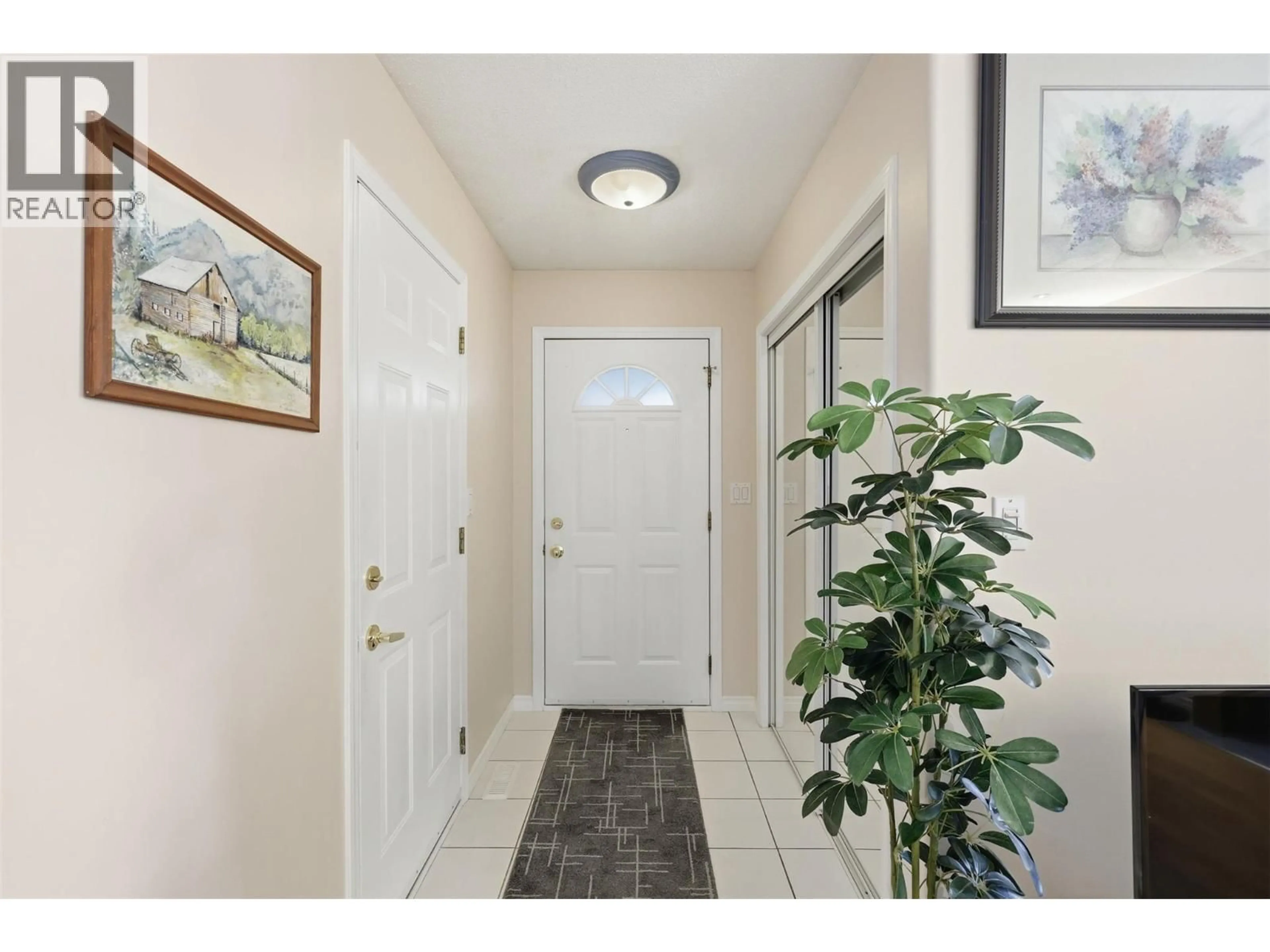 Indoor entryway for 1933 ASH WYND, Kamloops British Columbia V1S1X5