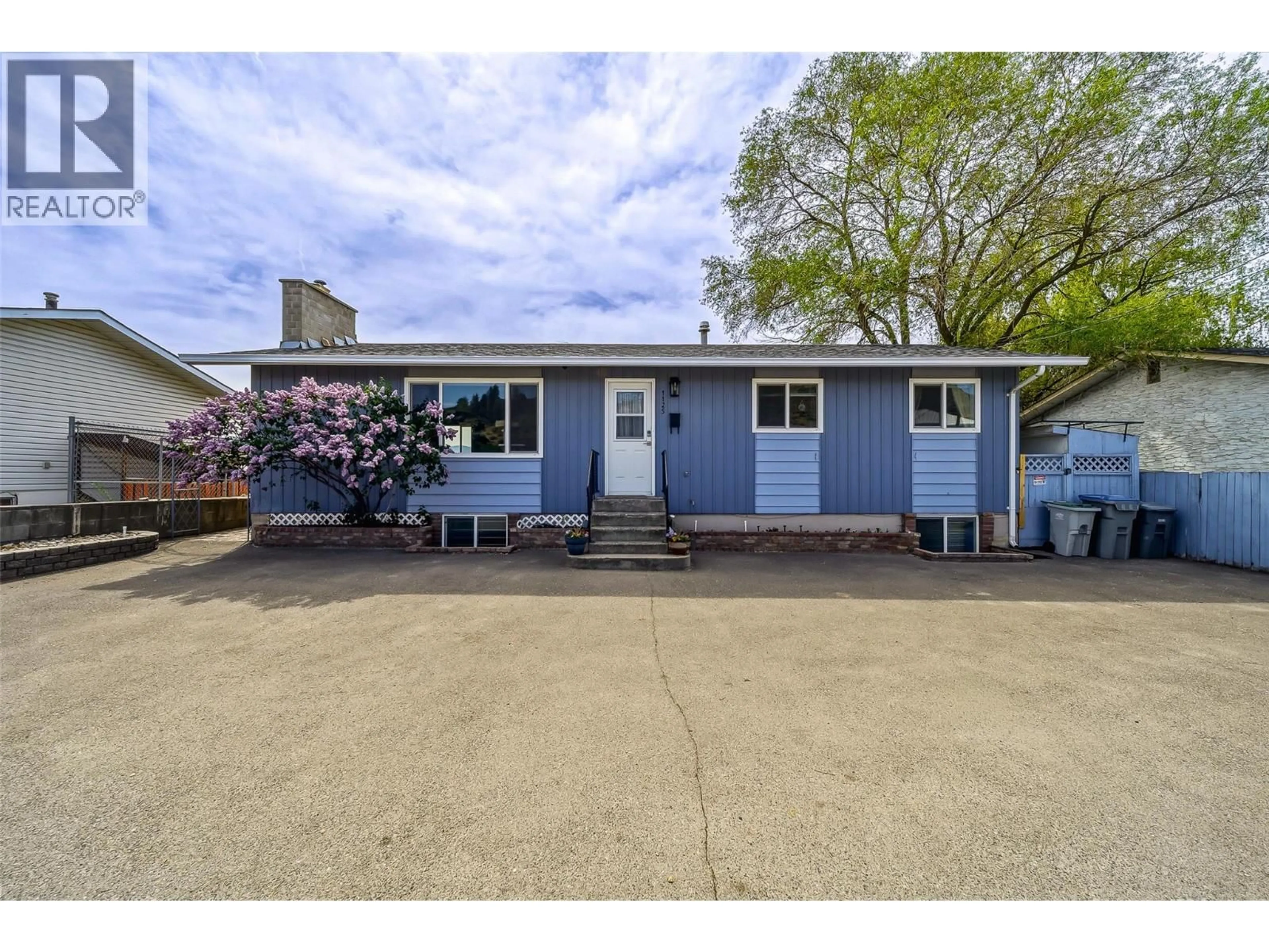 Home with vinyl exterior material, street for 1125 HALSTON AVENUE, Kamloops British Columbia V2B2C2