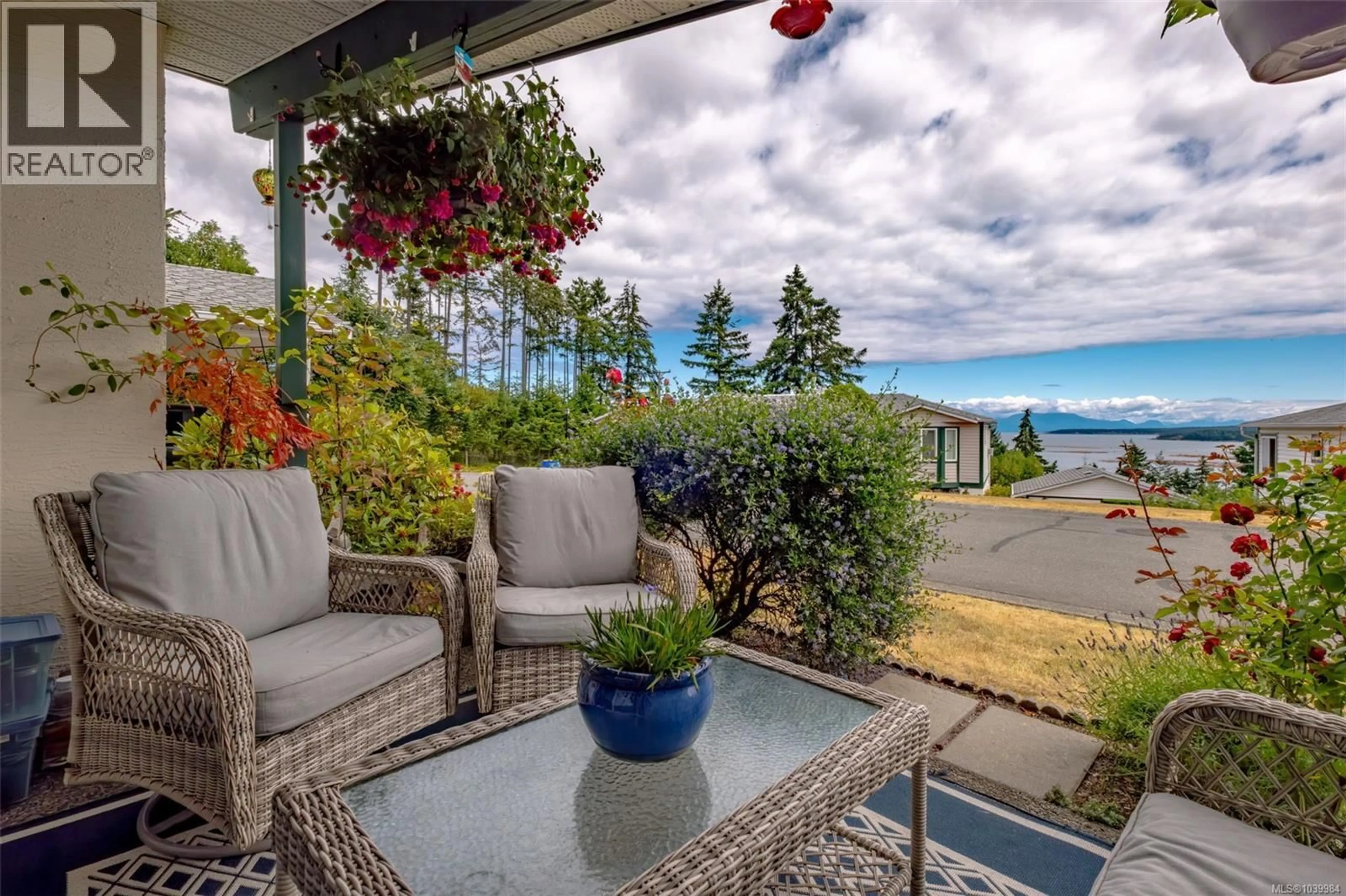 Patio, water/lake/river/ocean view for 185 BOWLSBY STREET, Nanaimo British Columbia V9R5K1