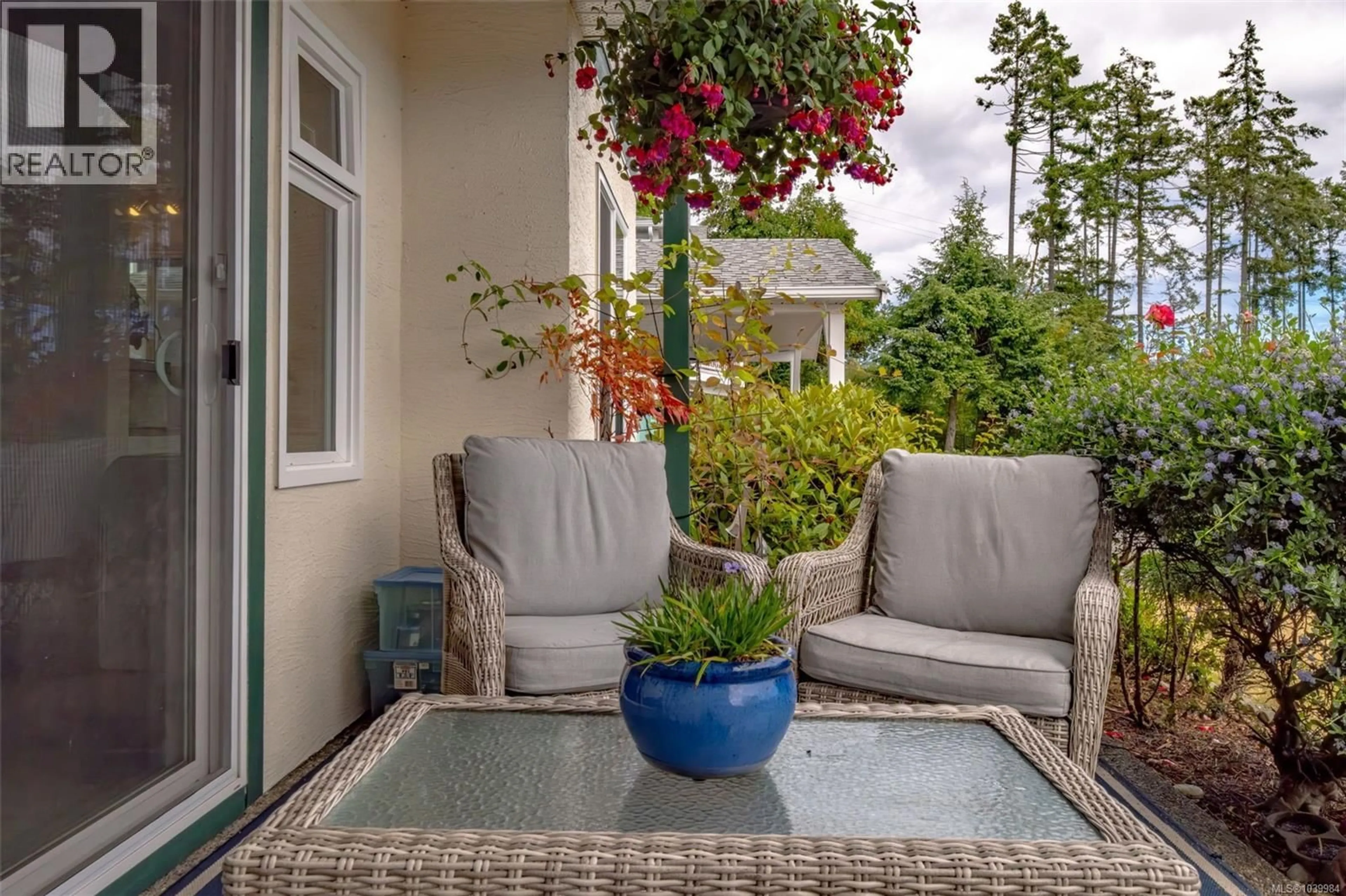 Patio, street for 185 BOWLSBY STREET, Nanaimo British Columbia V9R5K1
