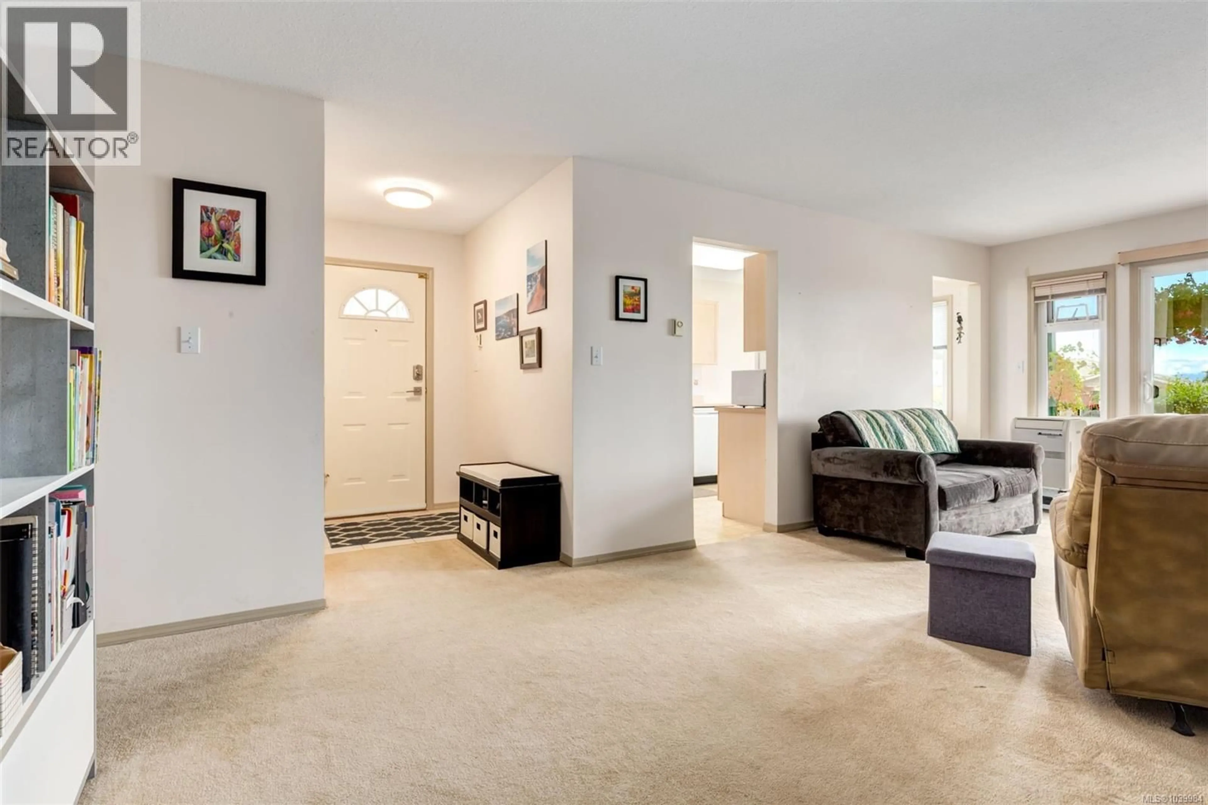 Indoor entryway for 185 BOWLSBY STREET, Nanaimo British Columbia V9R5K1