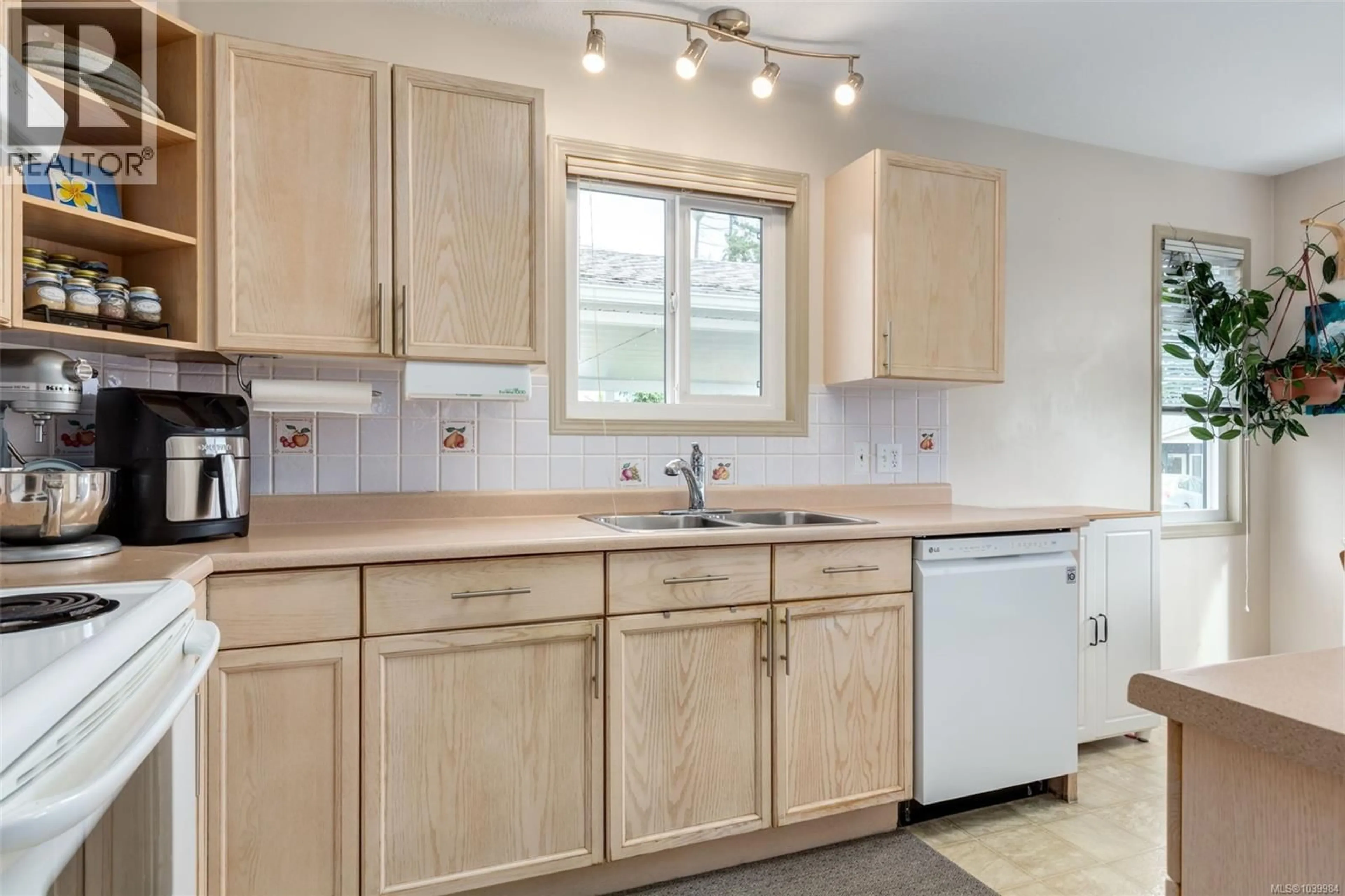 Standard kitchen, unknown for 185 BOWLSBY STREET, Nanaimo British Columbia V9R5K1