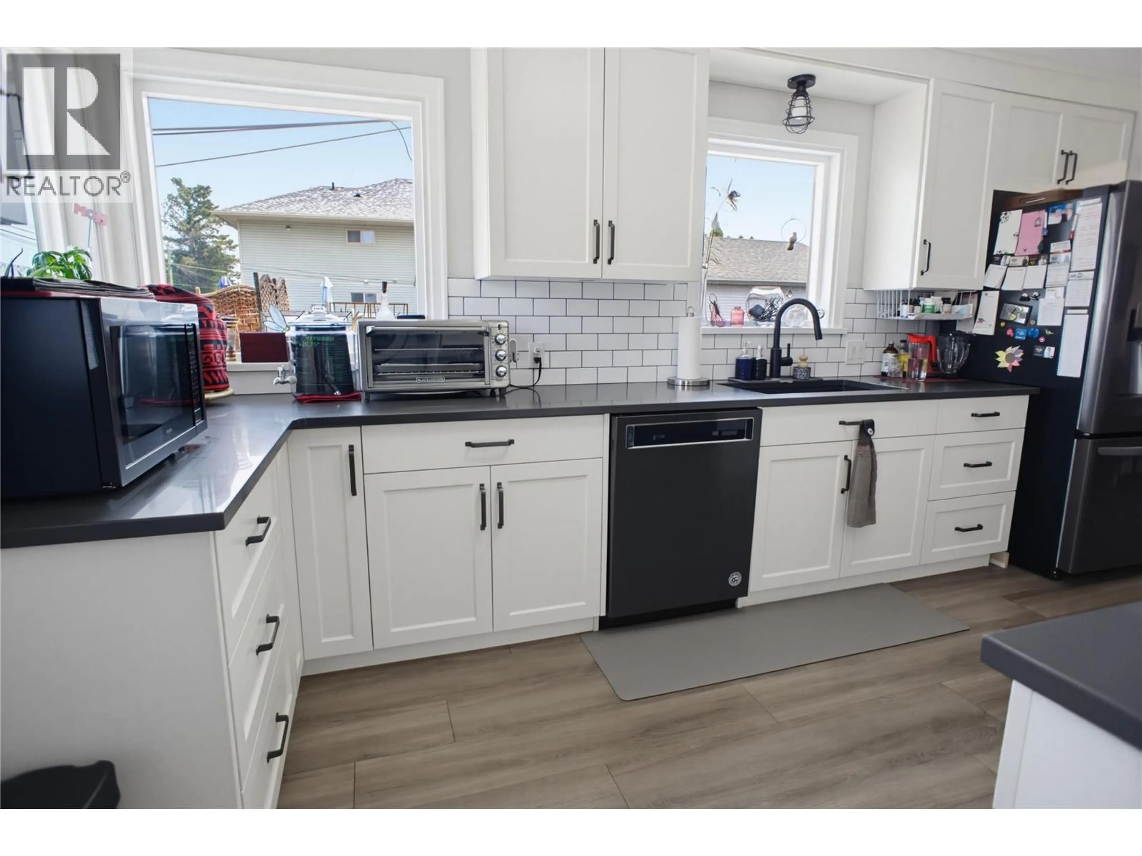 Open concept kitchen, unknown for 220 PARK STREET, Kamloops British Columbia V2B4A7