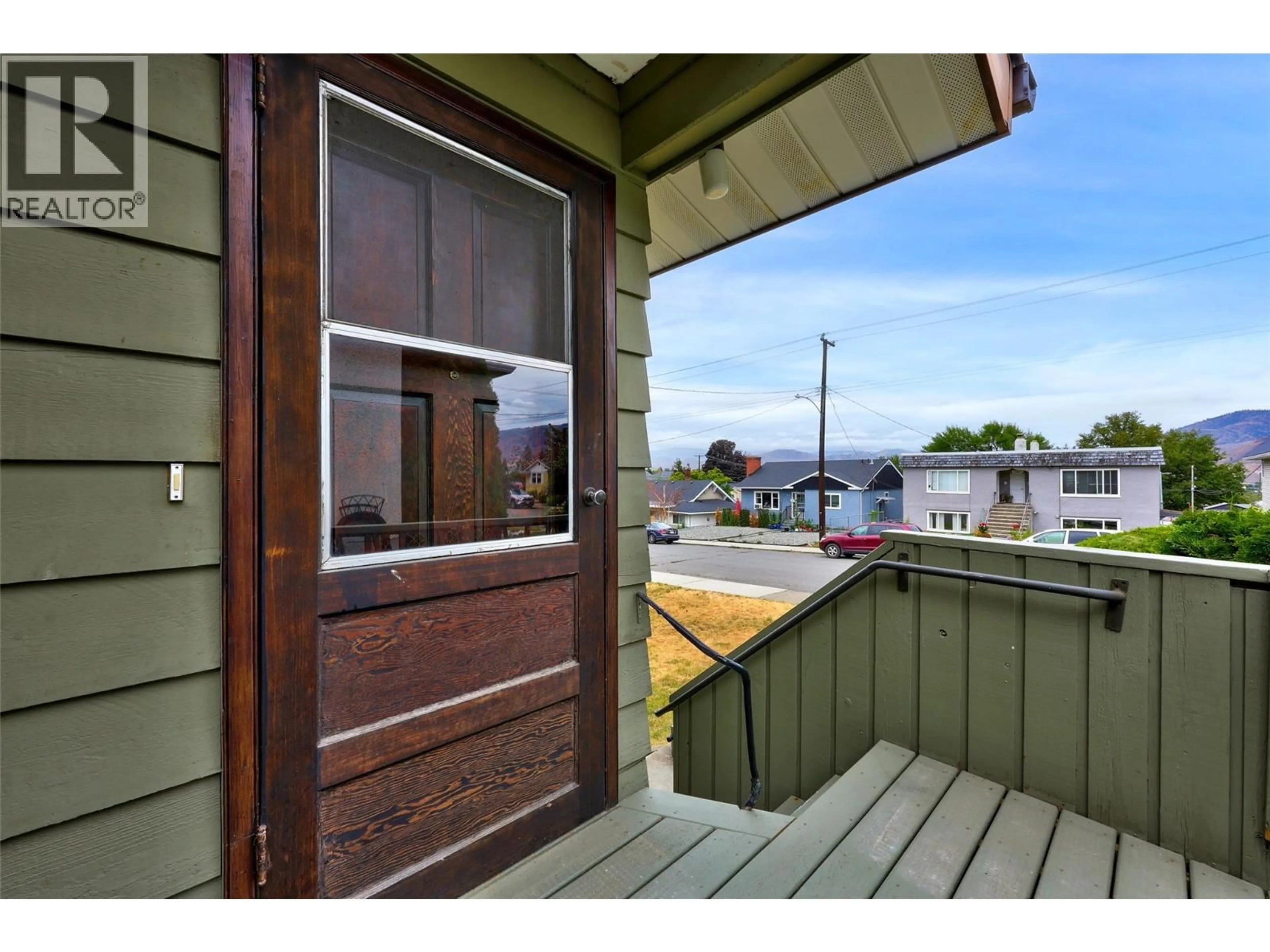 Indoor entryway for 719 PINE STREET, Kamloops British Columbia V2C2Z7