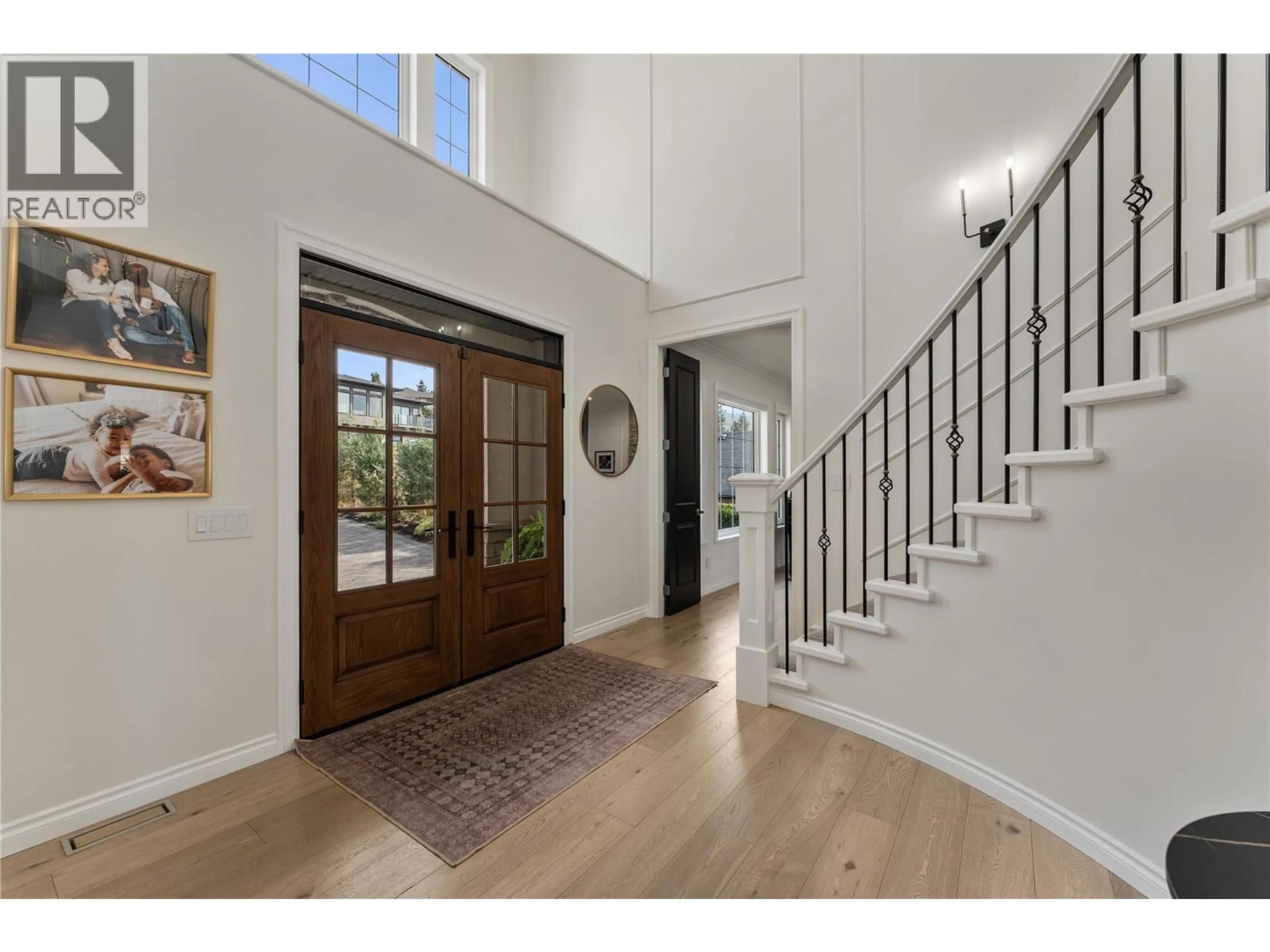 Indoor entryway for 408 OKAVIEW ROAD, Kelowna British Columbia V1W4K2