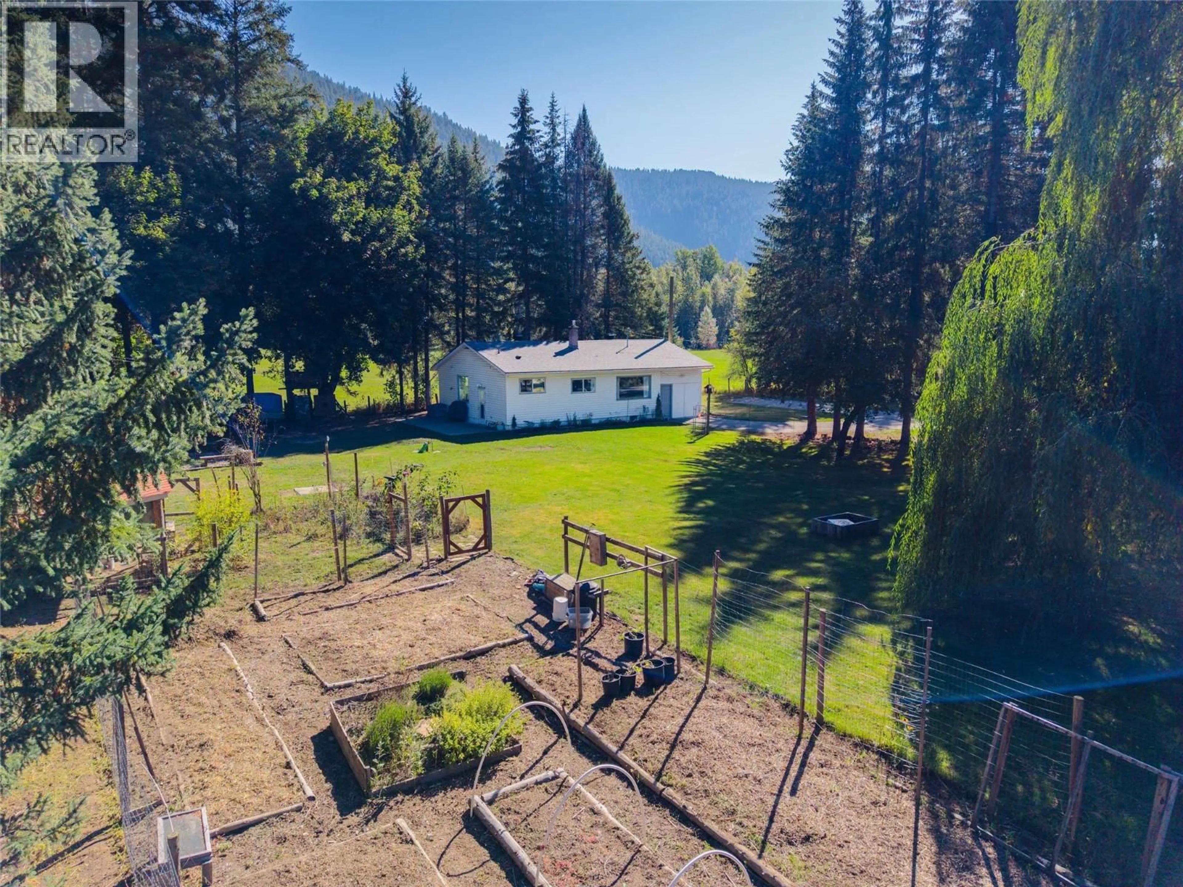 A pic from outside/outdoor area/front of a property/back of a property/a pic from drone, mountain view for 717 LARSEN ROAD, Salmo British Columbia V0G1Z0