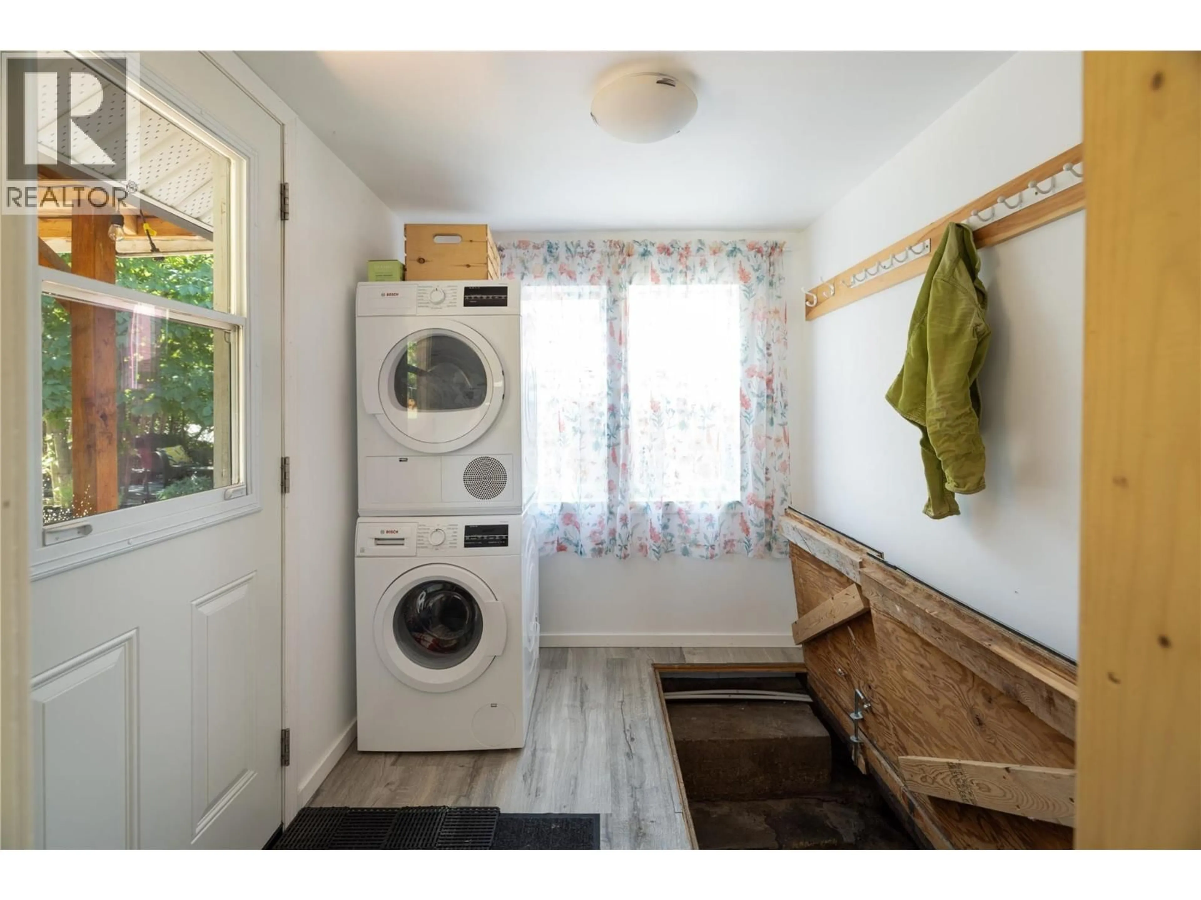 Laundry room for 4200 14 AVENUE, Vernon British Columbia V1T7R8