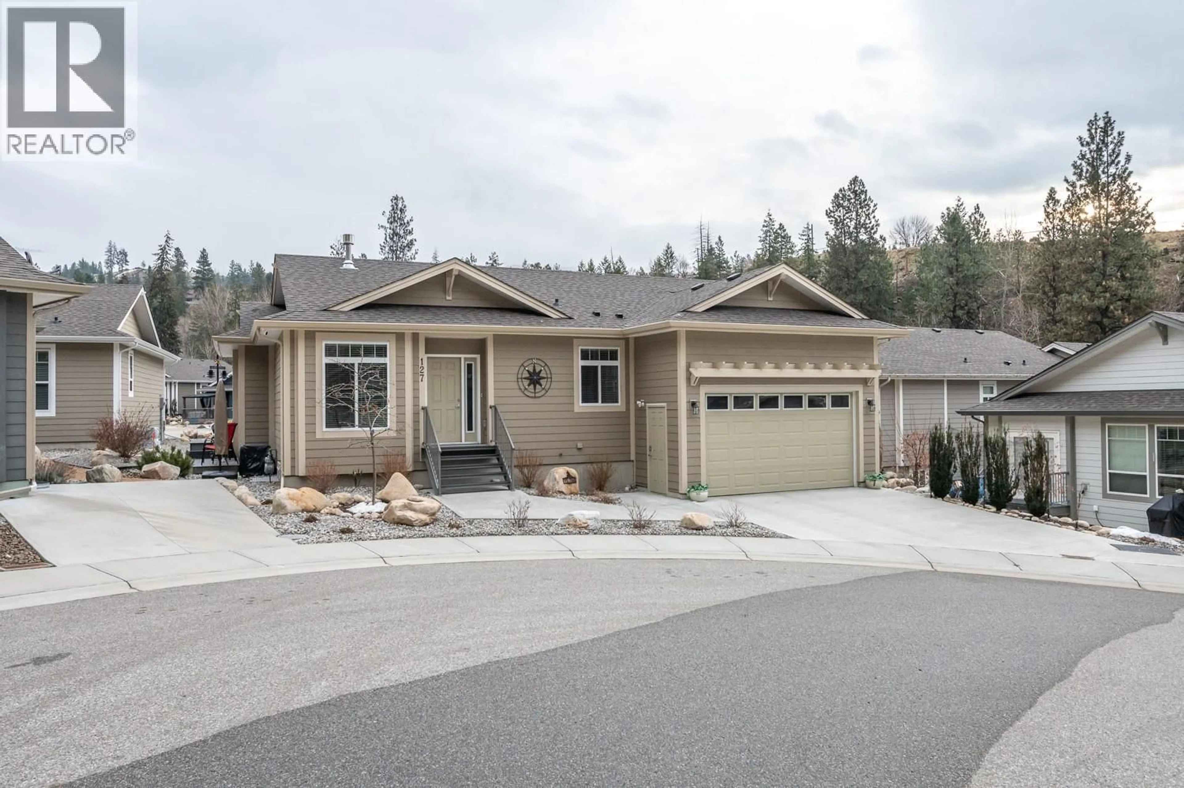 Home with vinyl exterior material, street for 127 - 1675 PENTICTON AVENUE, Penticton British Columbia V2A9E2