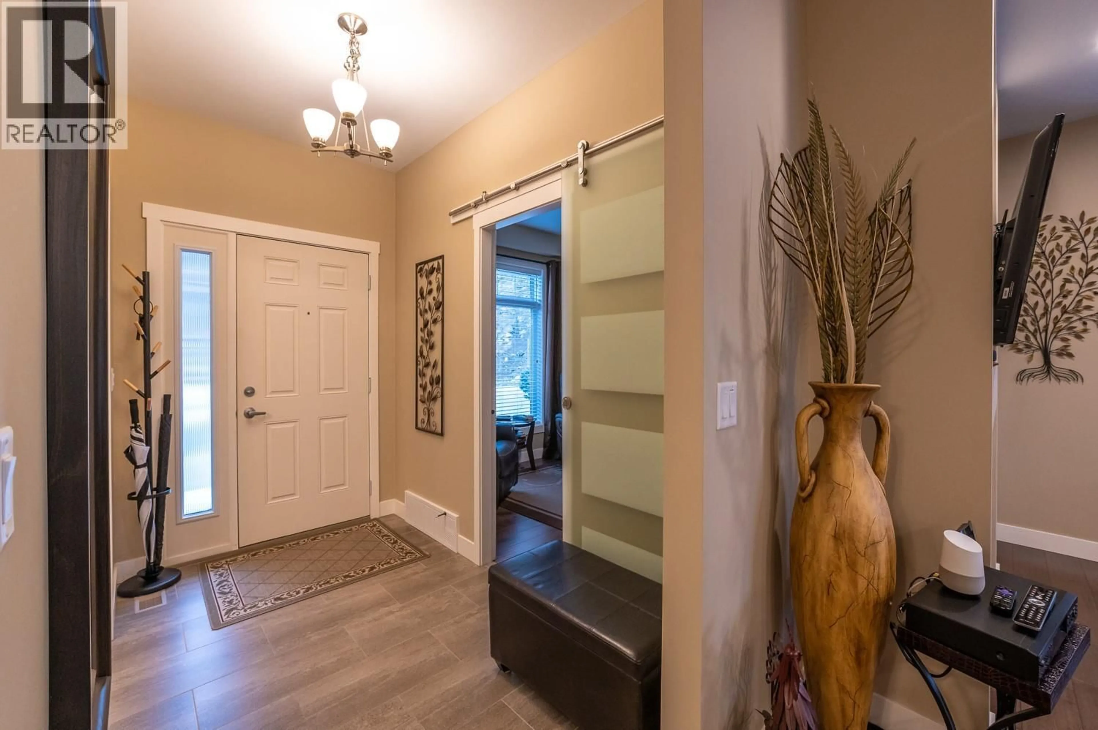 Indoor entryway for 127 - 1675 PENTICTON AVENUE, Penticton British Columbia V2A9E2