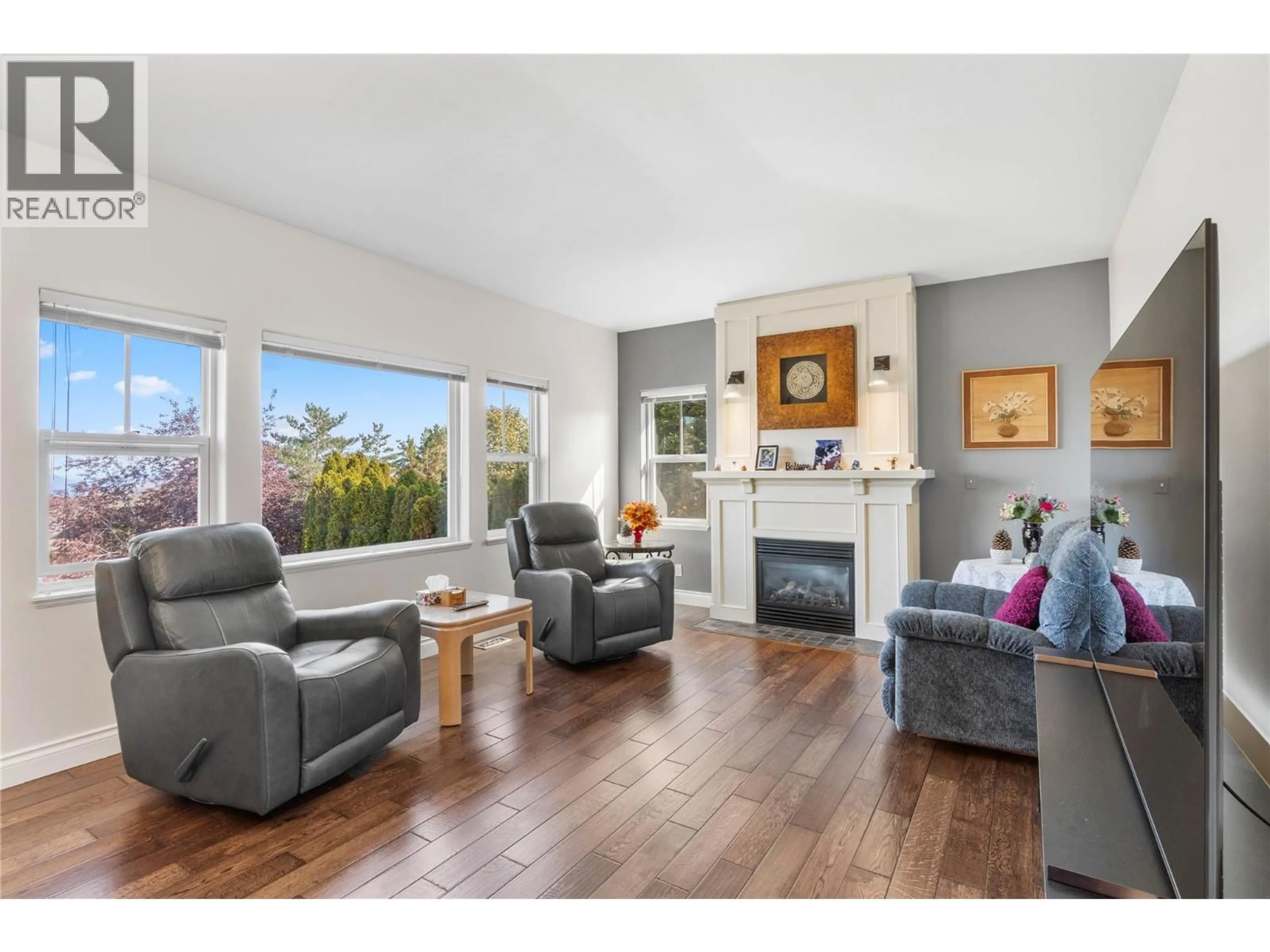 Living room with furniture, unknown for 24 - 1055 ABERDEEN DRIVE, Kamloops British Columbia V1S2A7