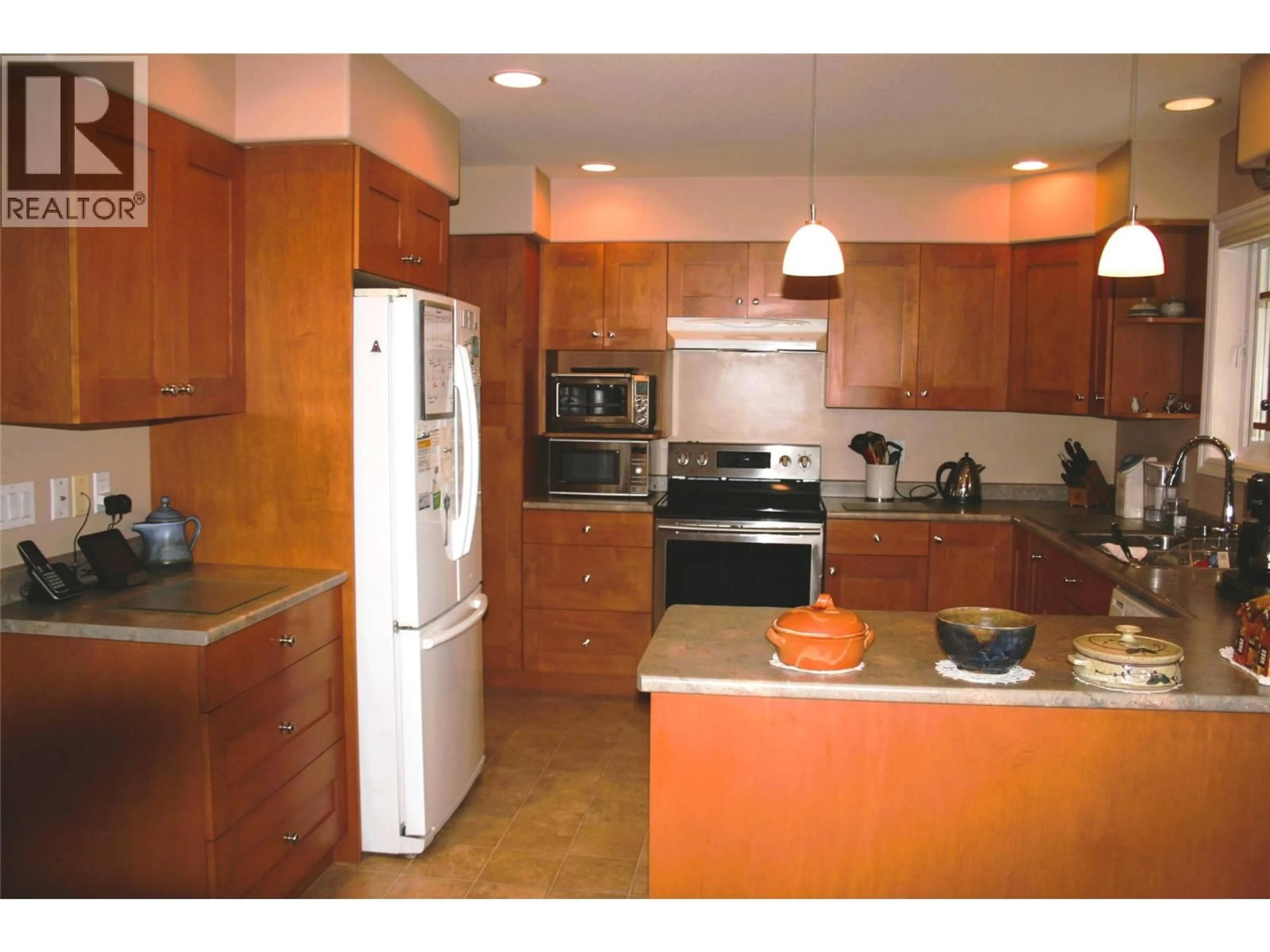 Standard kitchen, ceramic/tile floor for 1985 STIKINE PLACE, Kamloops British Columbia V2E2T2