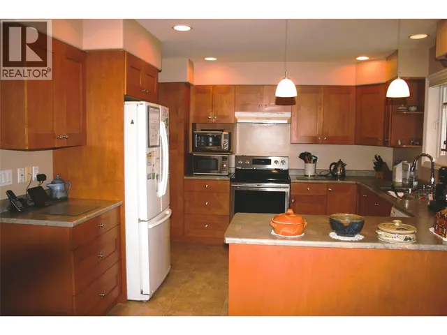 1985 STIKINE PLACE, Kamloops 2