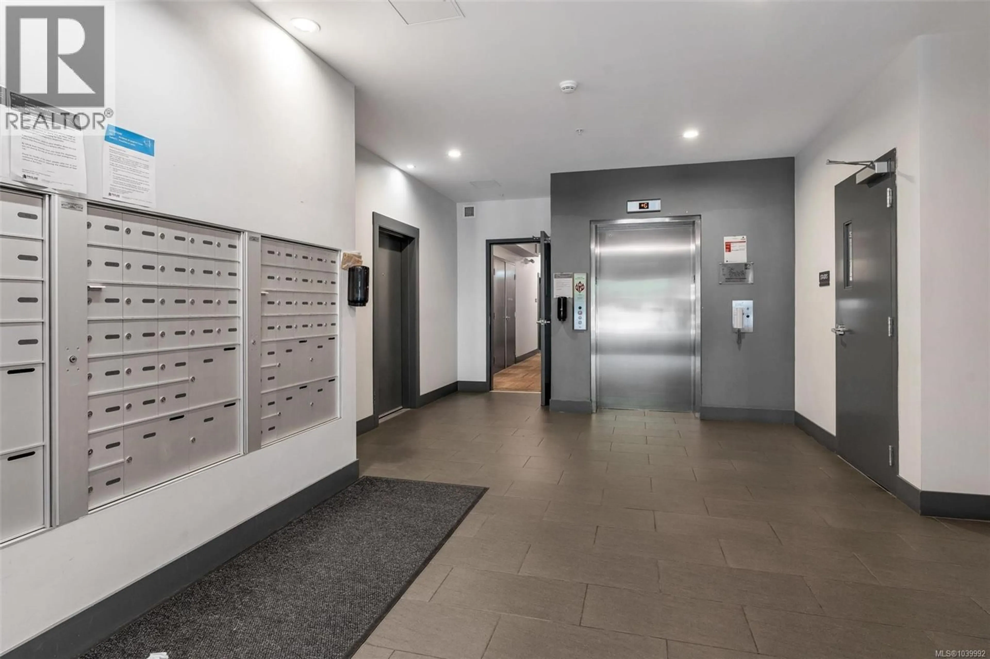 Indoor foyer for 214 - 2843 JACKLIN ROAD, Langford British Columbia V9B4P4