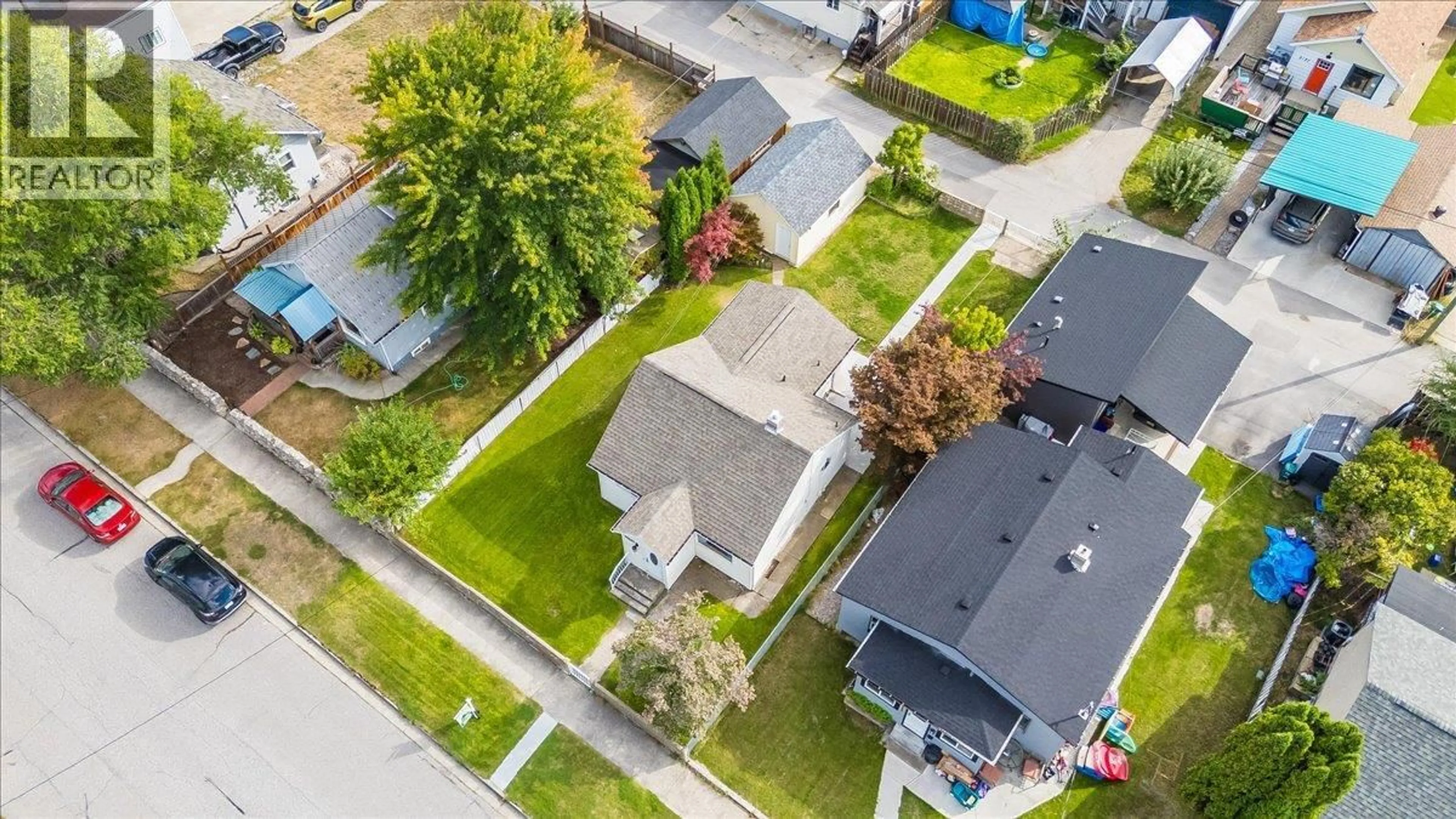 A pic from outside/outdoor area/front of a property/back of a property/a pic from drone, street for 2154 SIXTH AVENUE, Trail British Columbia V1R3B7