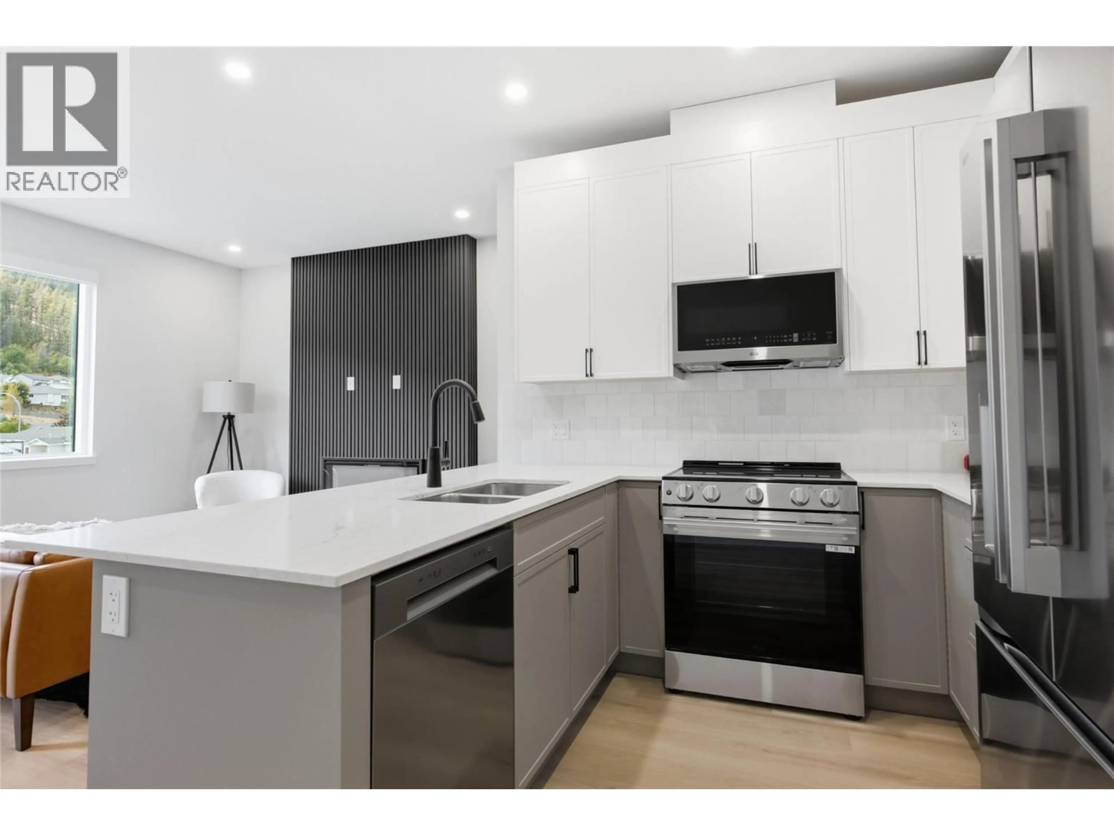 Standard kitchen, unknown for 151 - 1940 LODGEPOLE DRIVE, Kamloops British Columbia V1S0G7