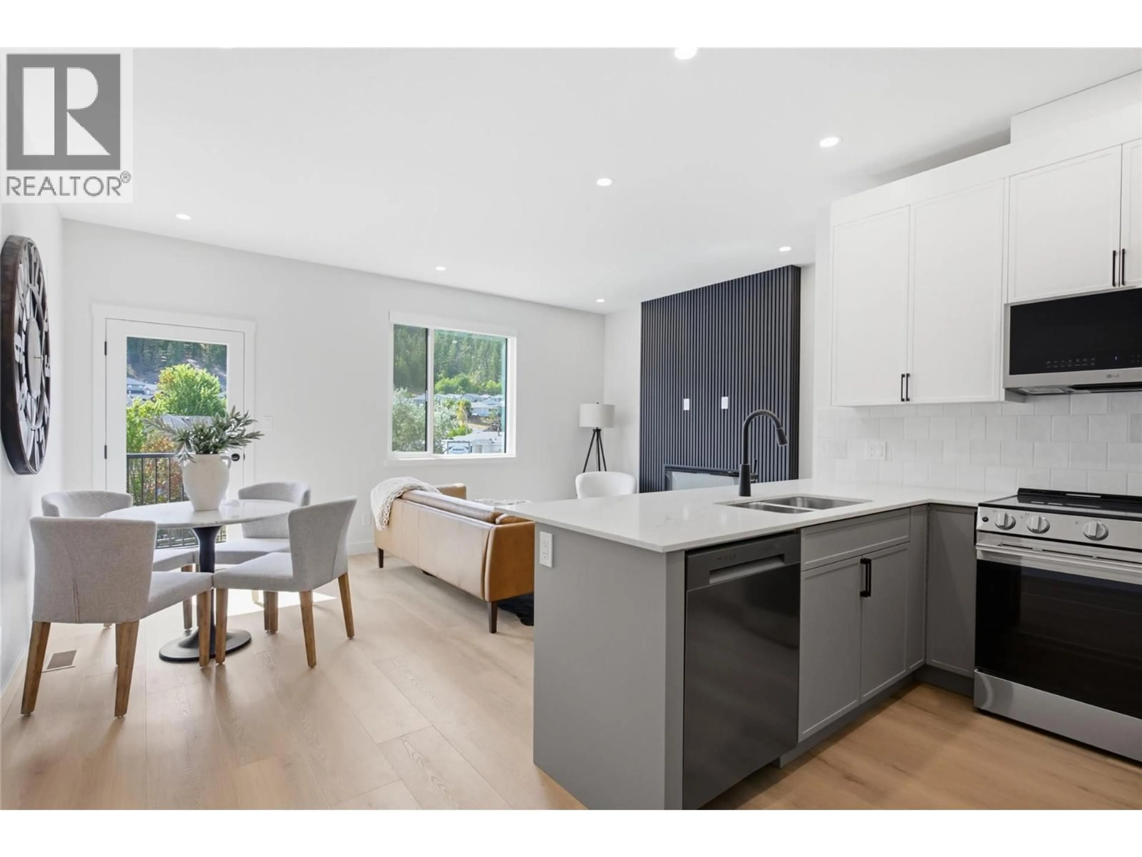 Open concept kitchen, unknown for 151 - 1940 LODGEPOLE DRIVE, Kamloops British Columbia V1S0G7