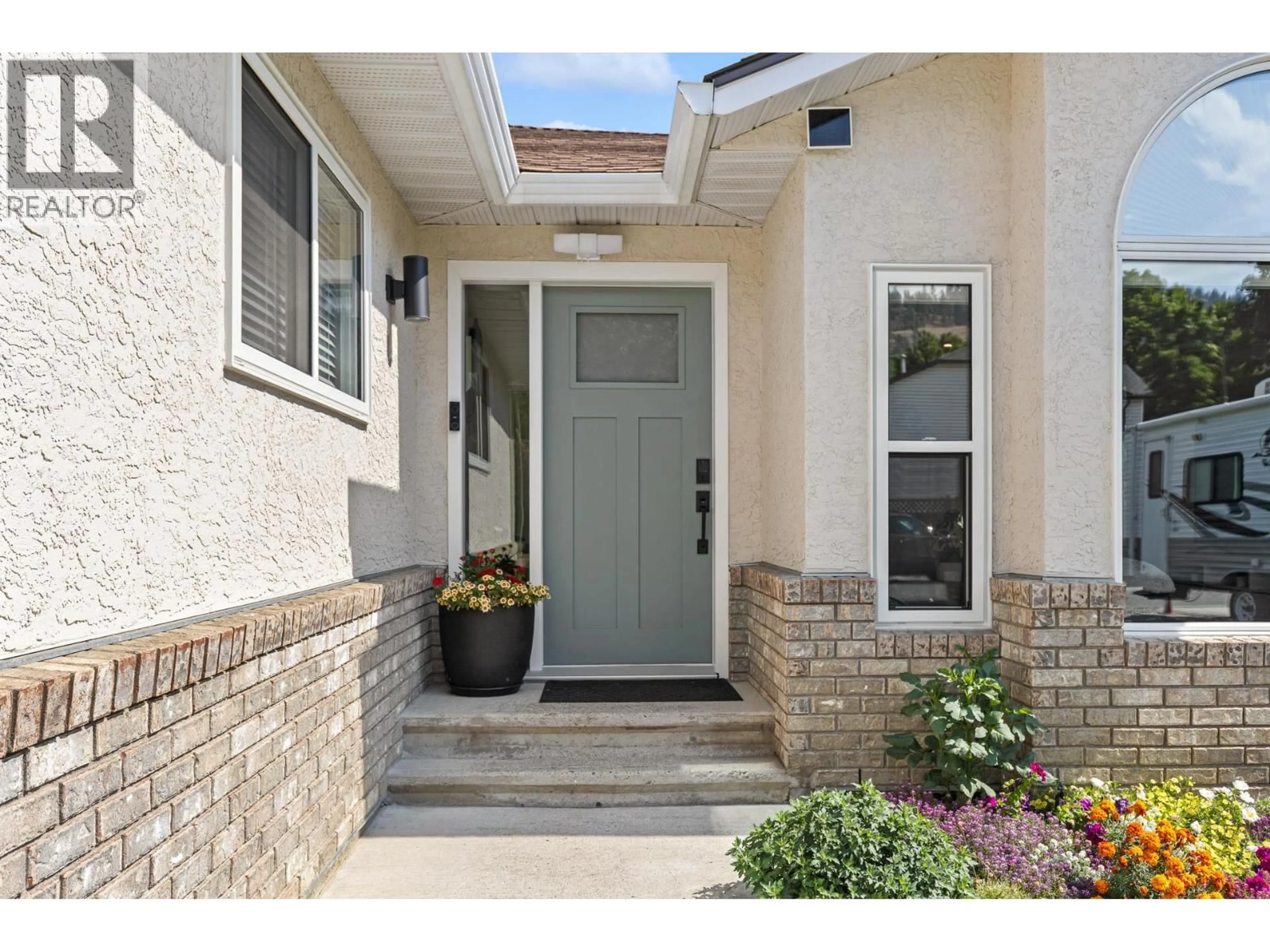 Indoor entryway for 265 RANCHLAND ROAD, Kelowna British Columbia V1V1T3