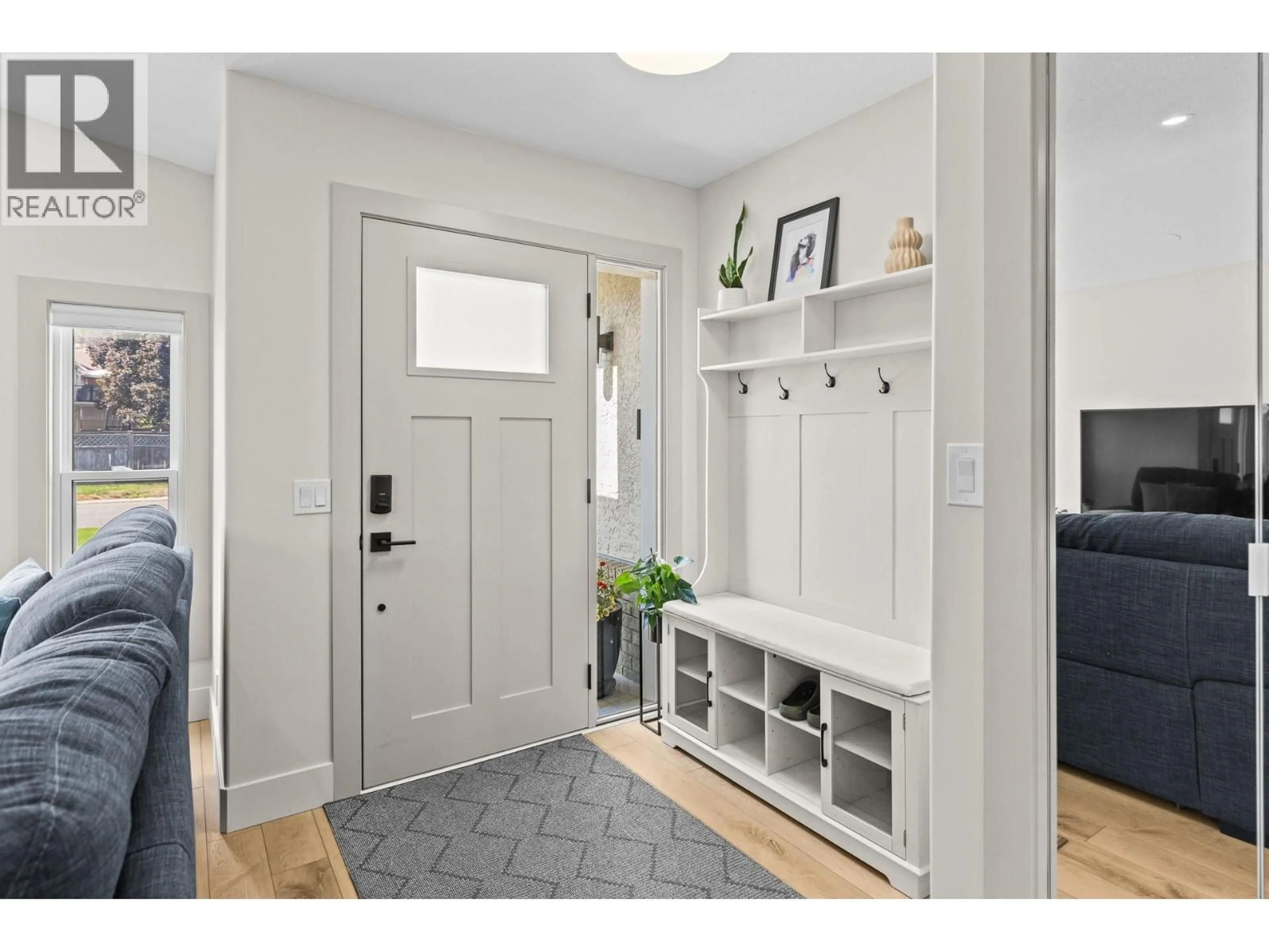 Indoor entryway for 265 RANCHLAND ROAD, Kelowna British Columbia V1V1T3
